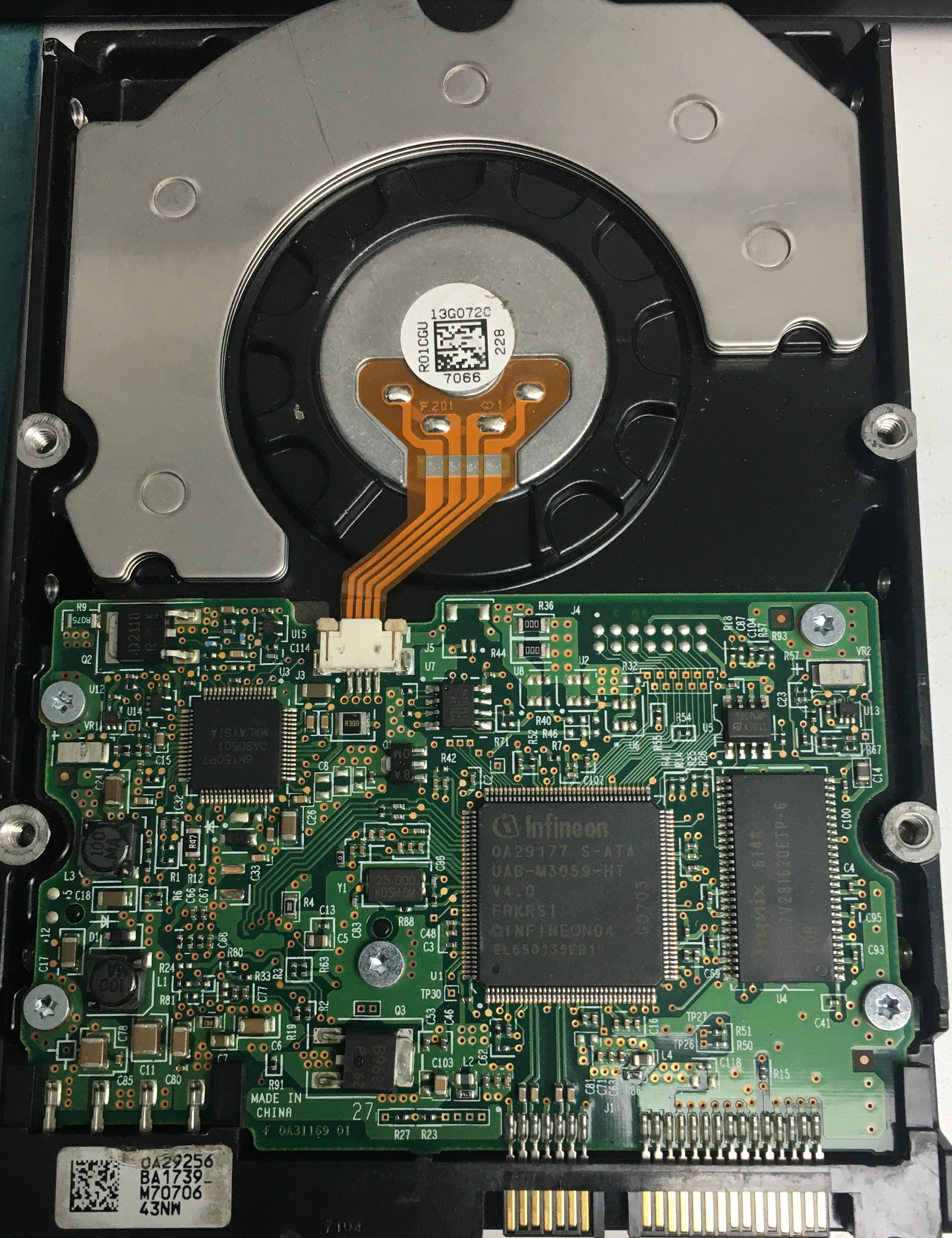 HDS725050KLA360, Serial Number: ZBGKMURF, P/N: 0A31004, MLC: BA1854, 500GB 3.5, PCB: F 0A31169 01