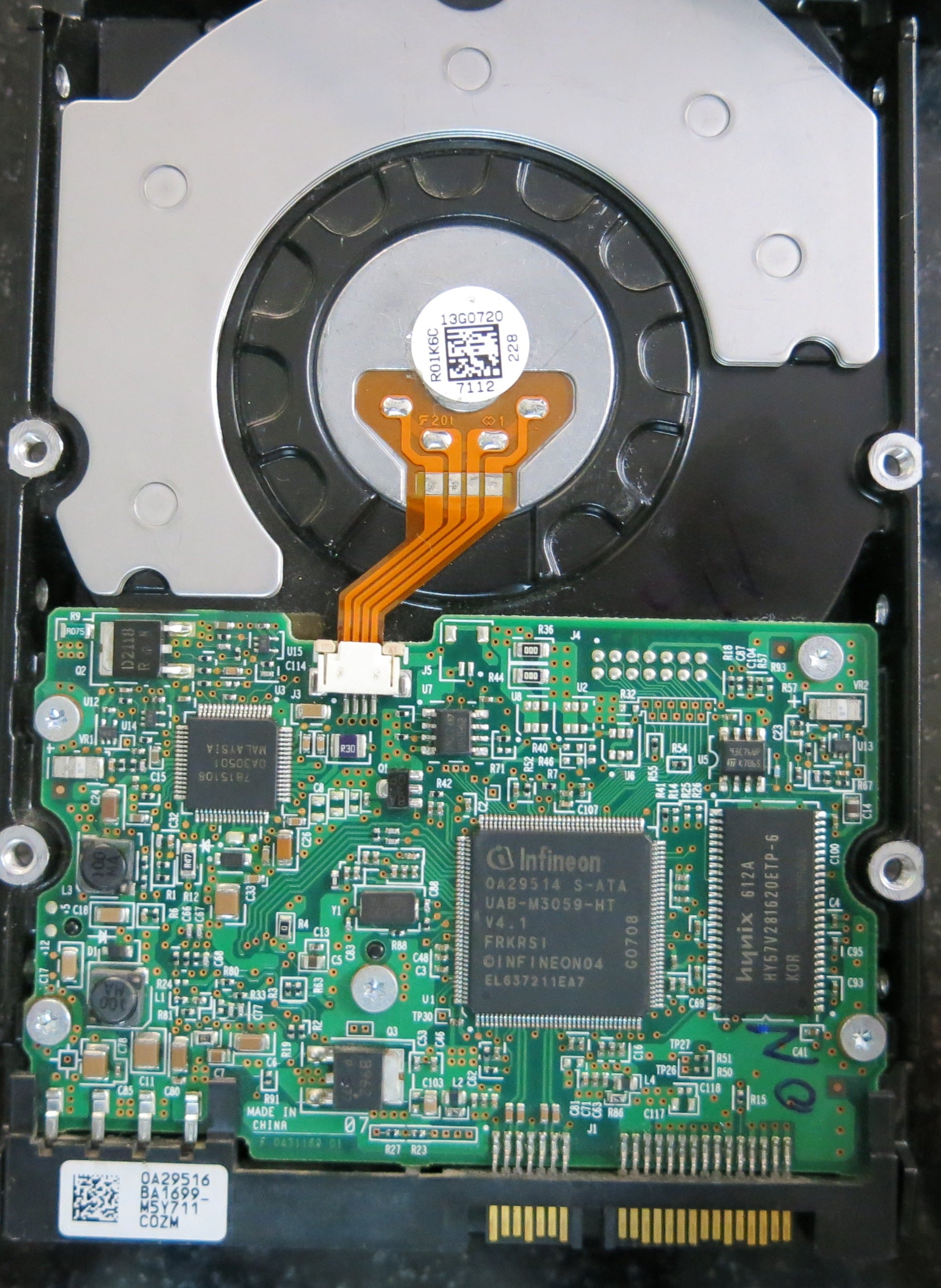 HDS725050KLA360, Serial Number : ZBGXT2NF, P/N: 0A32904, MLC: BA1723, 500GB 3.5, PCB: F 0A31169 01
