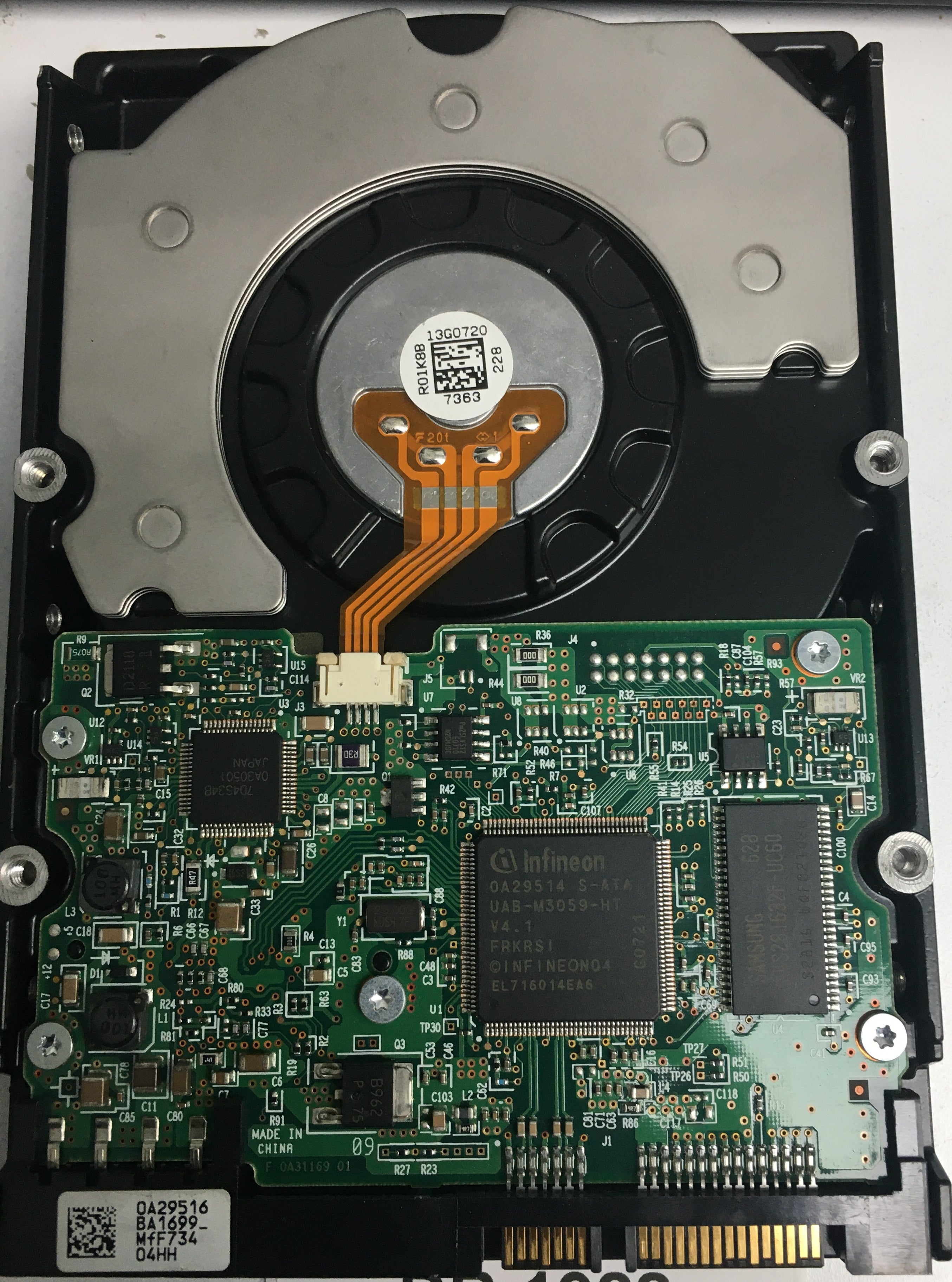 HDS725050KLA360, Serial Number: ZBHT1Z6H, P/N: 0A32216, MLC: BA1963, 500GB 3.5, PCB: F 0A31169 01