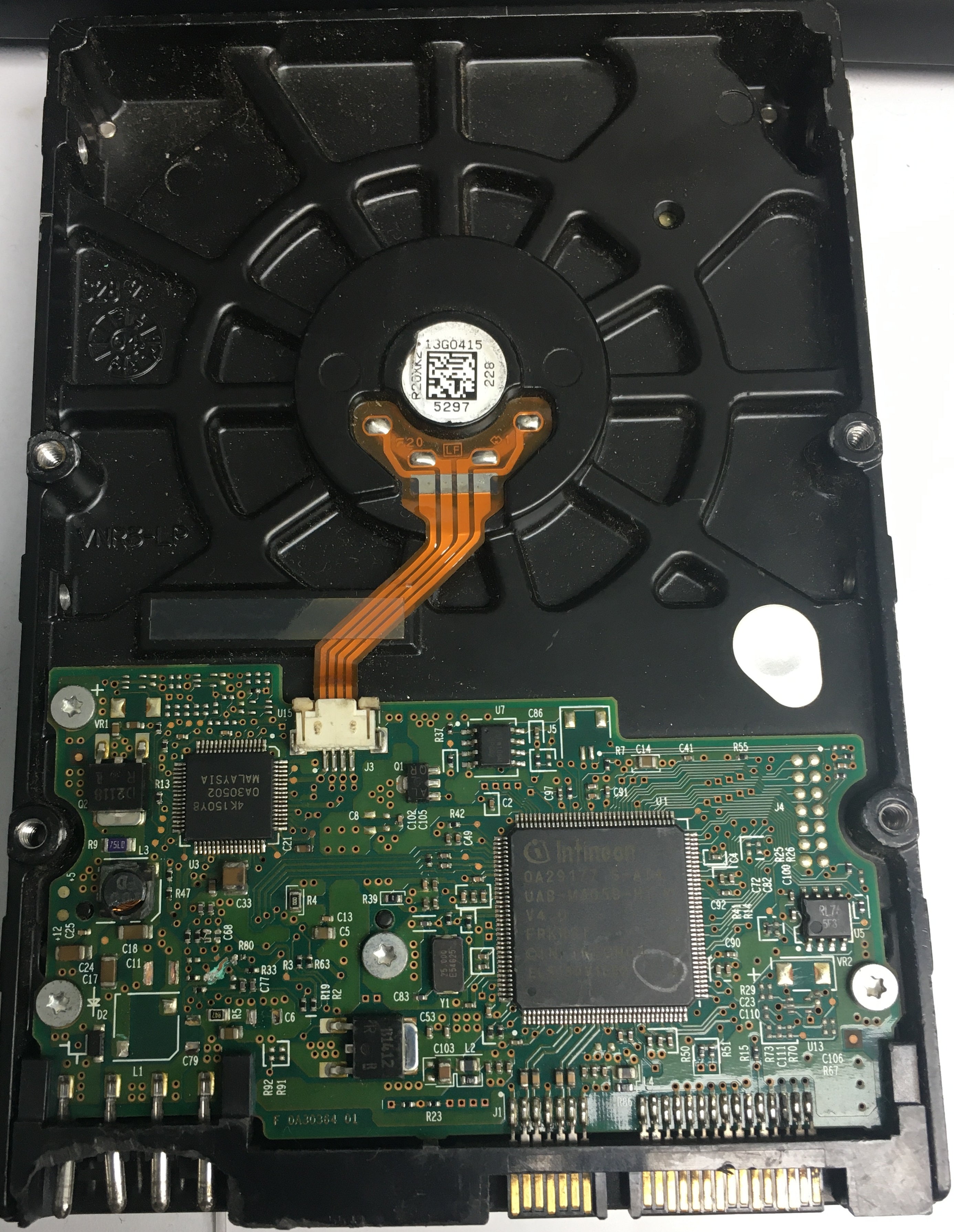 HDS728040PLA320, Serial Number: PFDAT0SATLVB4X, P/N: 0A31047, MLC: BA1468, 40GB 3.5, PCB: F 0A30364 01
