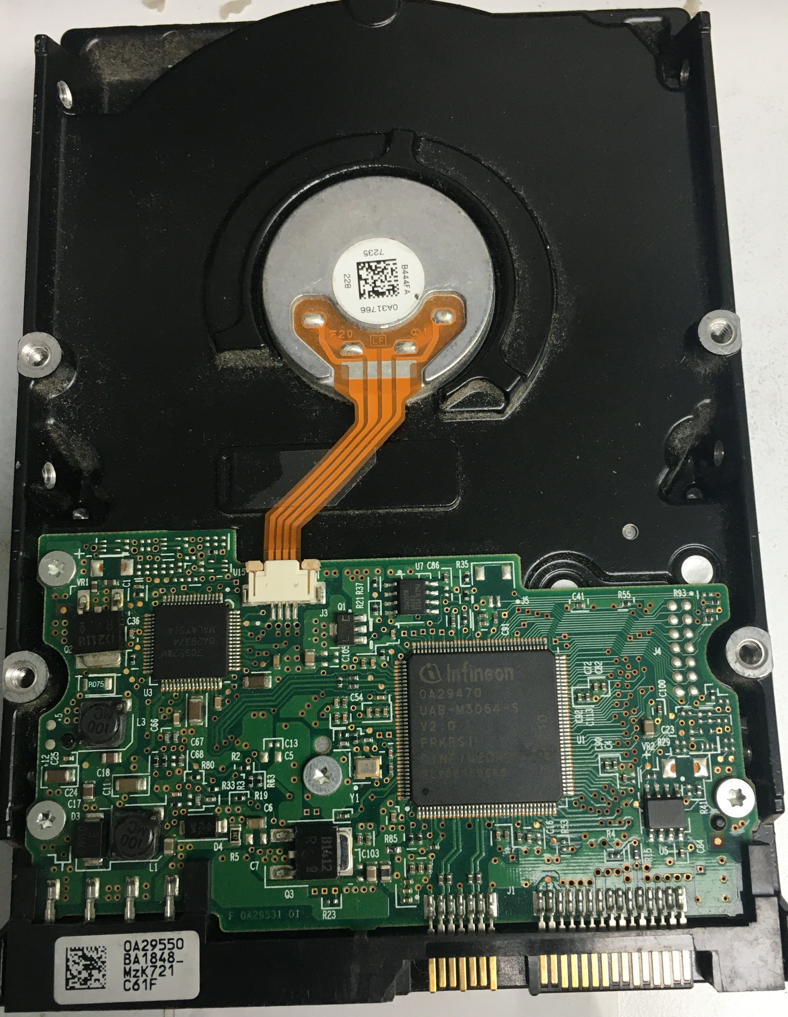 HDT725050VLA360, Serial Number: VFK400R418S13K, P/N: 0A33665, MLC: BA2364, 500GB 3.5, PCB: F 0A29531 01