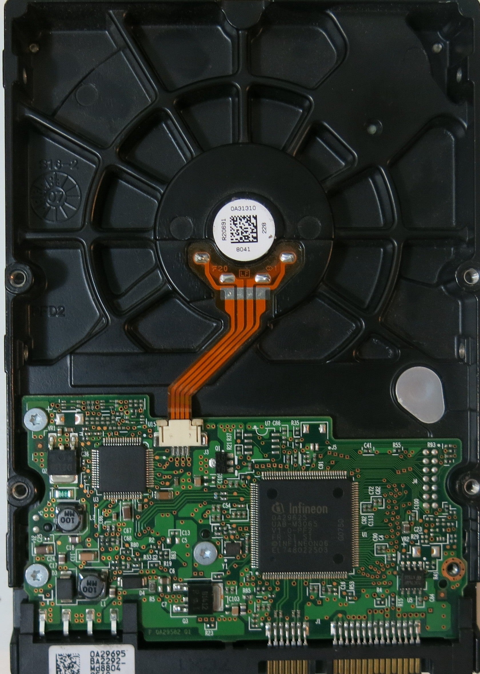 HDS721616PLA380 PCB: F 0A29582 01 SERIAL NUMBER: ZF0K6P6N PN:0Y30006 160.GB