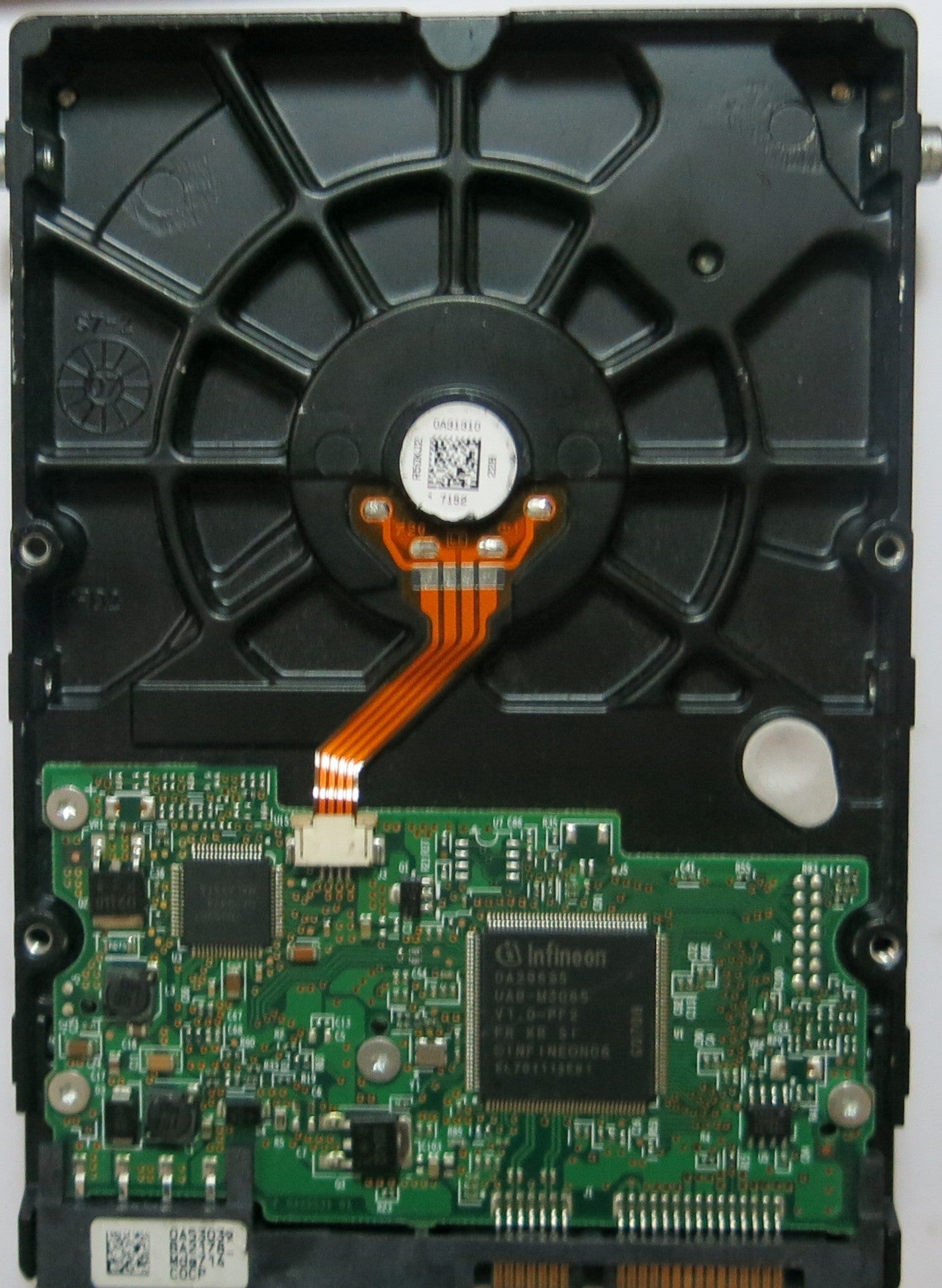 HDS721680PLA380 PCB: F 0A29531 01 SERIAL PVD101Z1T5Y00K DCM F 0A29531 01 PN 404024'001  FW BA2235  80,GB