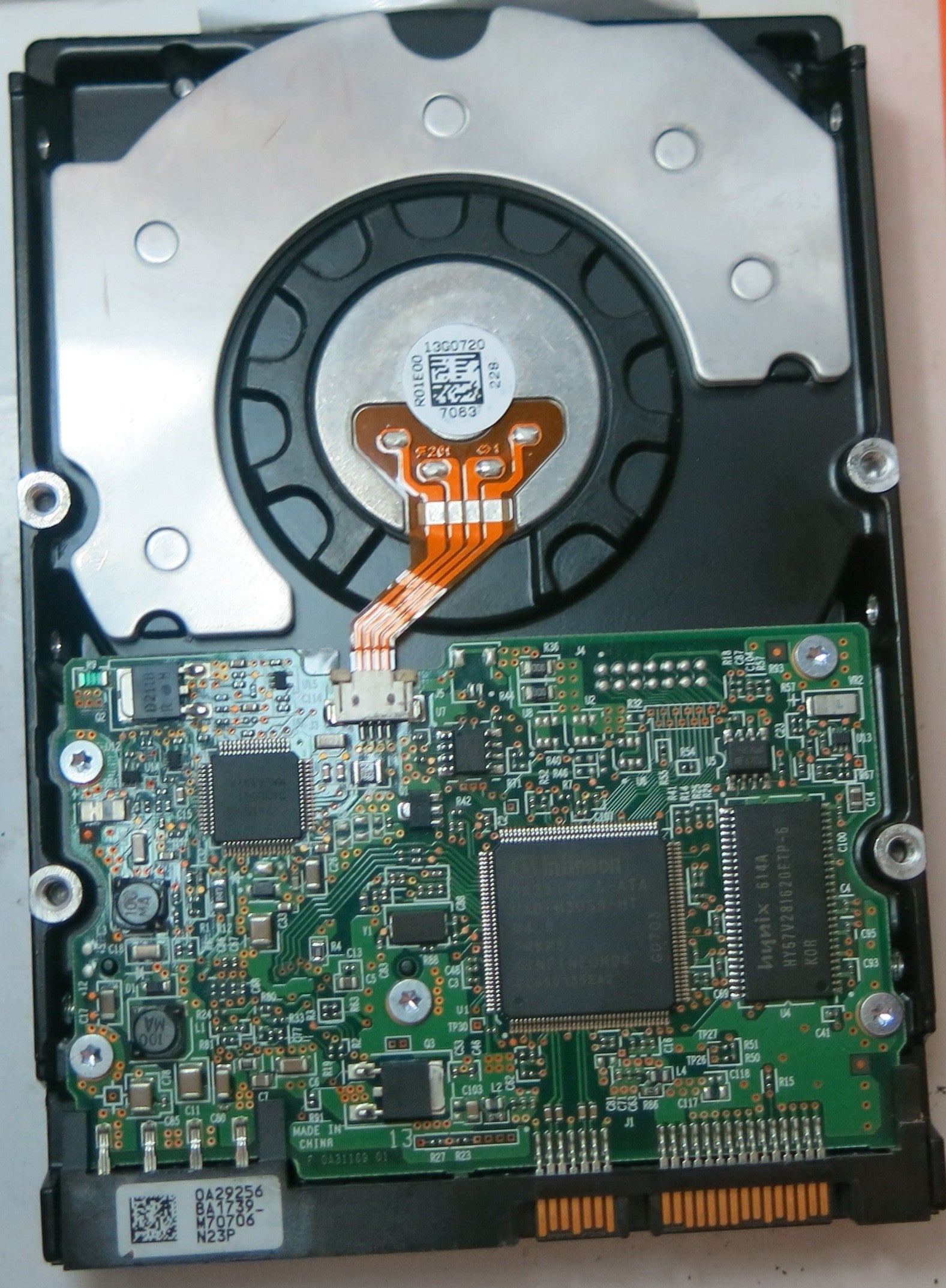 HDS755050KLA360,  P/N:0A32904,  MLC:BA1723,  Serial:ZBGJSKXF,  3.0GB 3.5  ,              PCB :F 0A31169 01- REV A