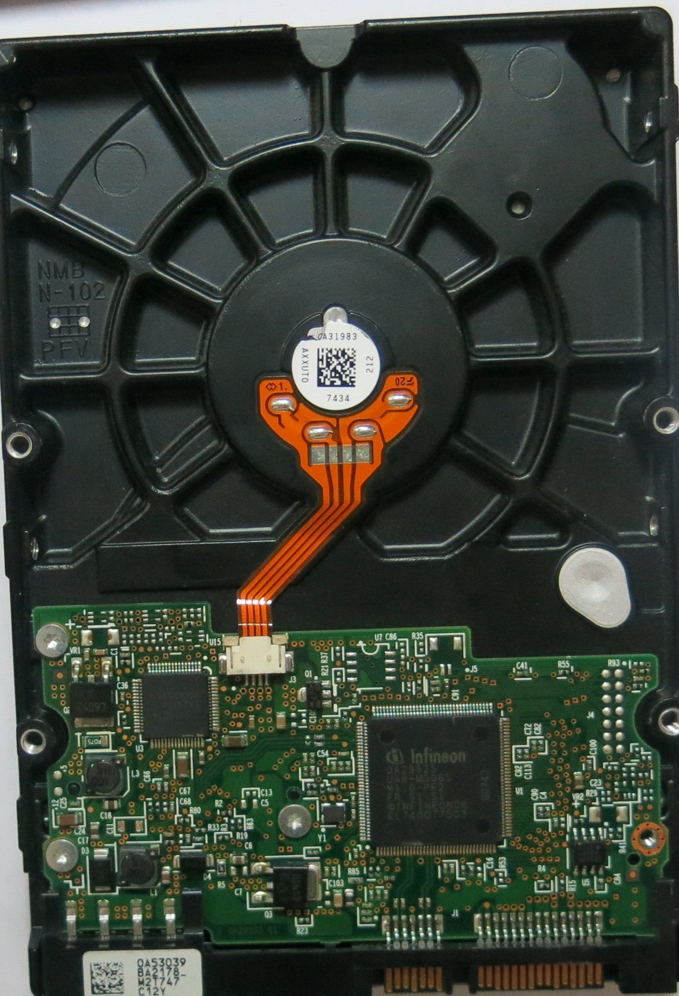 HDS72680PLA380 PCB: F 0A29531 01 SERIAL PVE241 MLC: BA2355 FW BA2355  80,GB