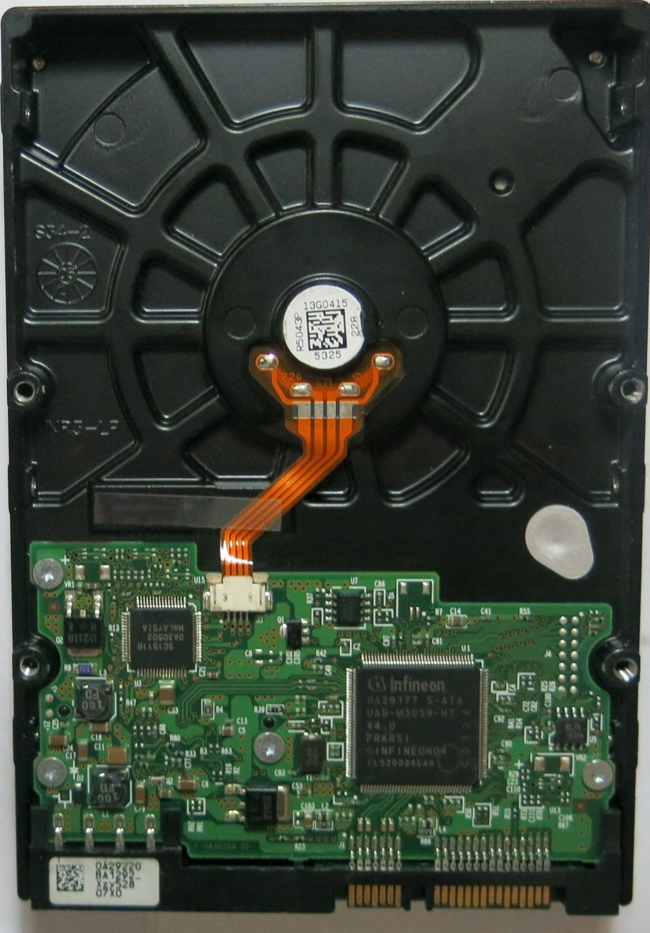 HDS728040PLA320 PCB: F 0A30364 01 SERIAL: S1TWVJJJ MLC: BA1356 FW BA1356 41,1GB