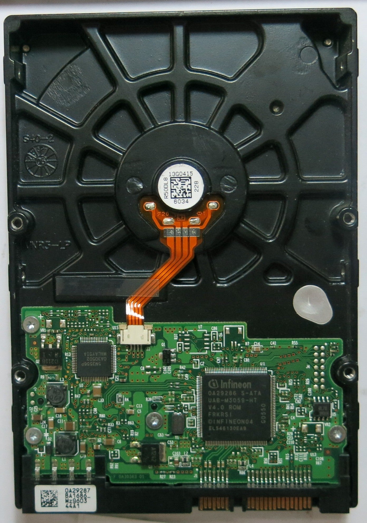 HDS728080PLA380 PCB: F 0A30363 01 SERIAL: S6UE0N2M MLC: BA1574 FW BA1574  80,GB