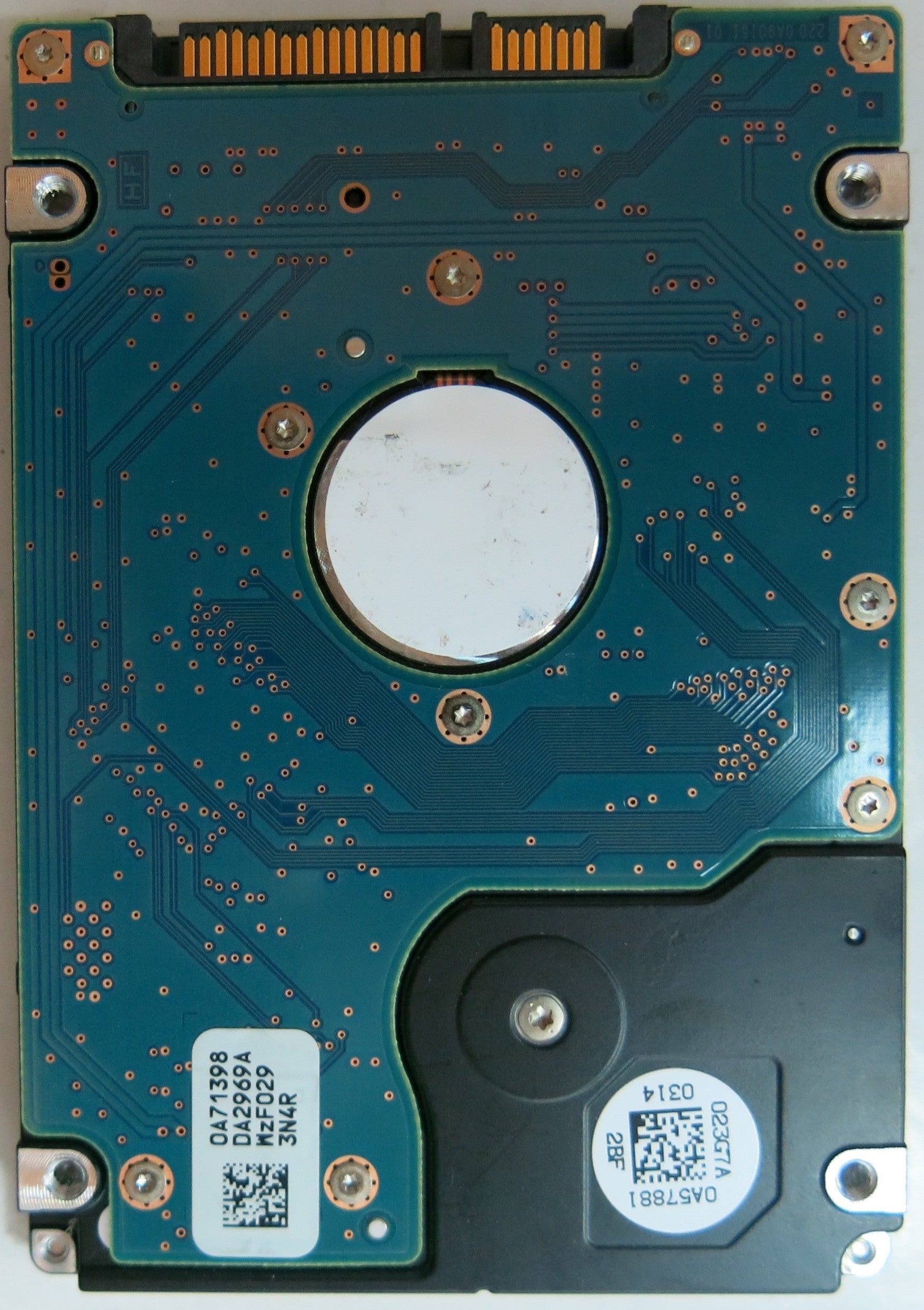 HTS545016B9SA00, PN: 0A70451, MLC: DA2987, 160GB, PCB: 220 0A90161 01, SERIAL NUMBER: 100808PBPB08ECJ8UY5L,