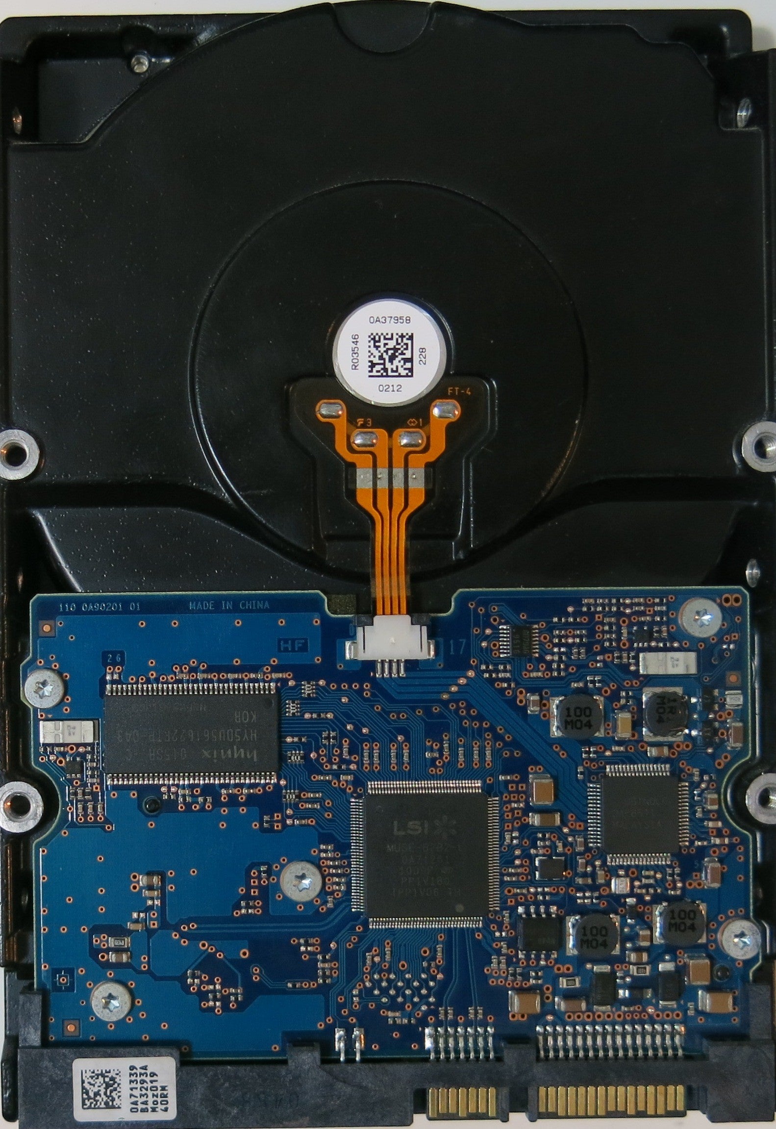 HUA722020ALA331,  P/N:0F10629,  MLC:JPK3FD,  Serial:YAJYZ7UV,  2000GB 3.5,  PCB :110 0A90201 01- REV A
