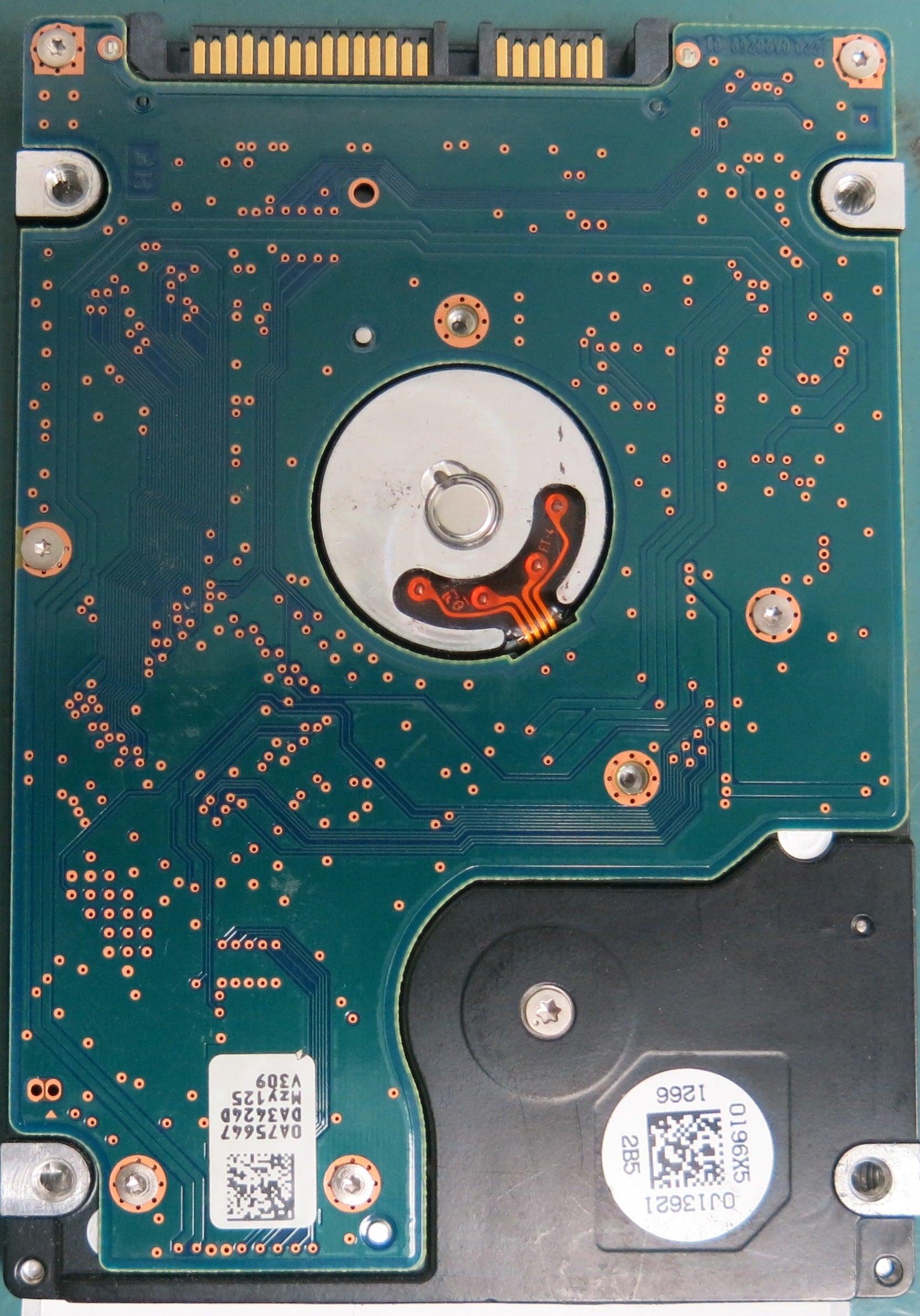 HTS543216A7A384, Serial Number: 110710E2025342JRZEKJ, P/N: 0J18921, MLC: DA4024, 160GB 2.5