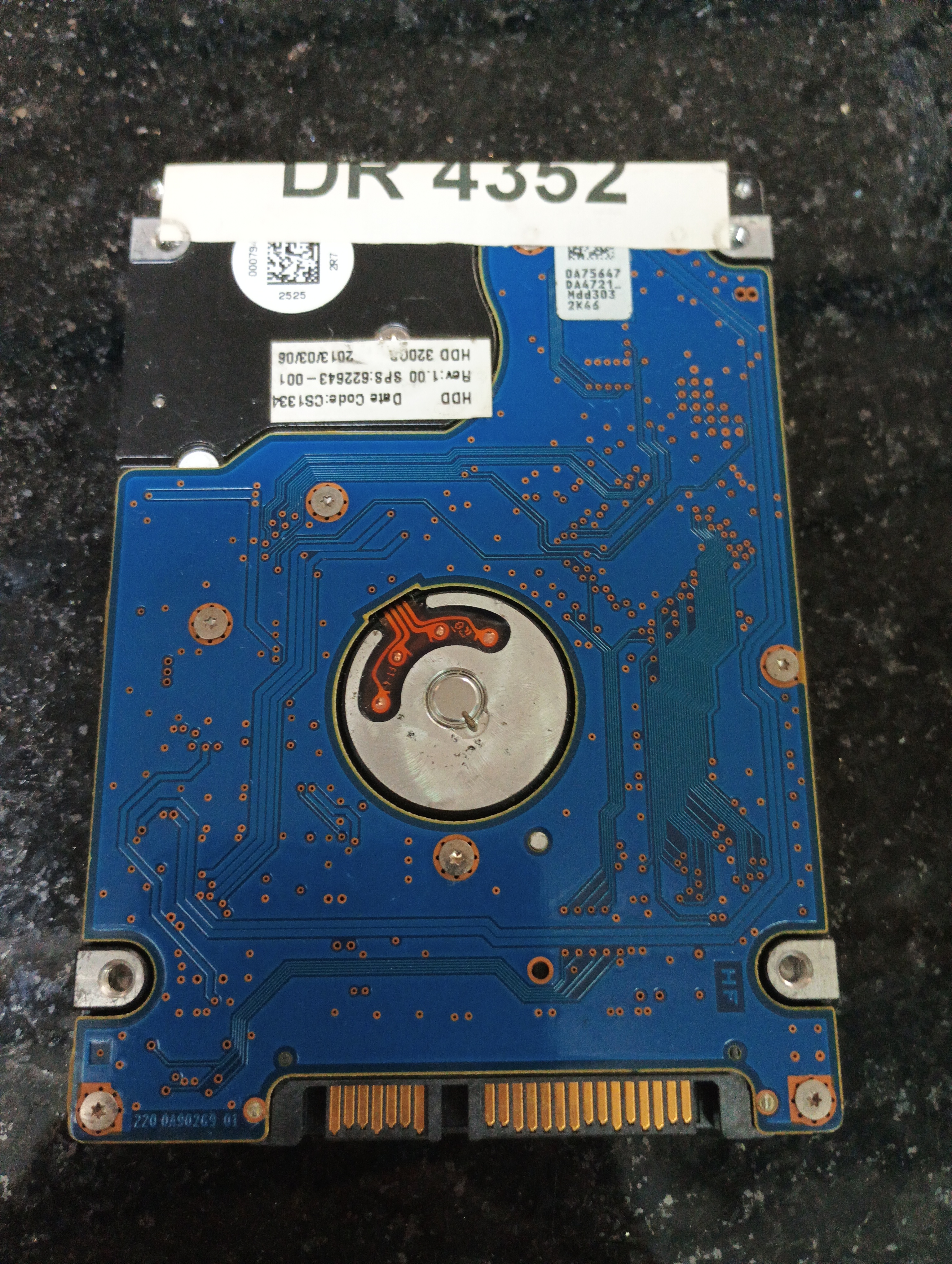 HTS543232A7A384,  P/N: 0A79636,  Serial: 130126E20342BL3YGB0P,  320GB 2.5,  PCB:220 0A90269 01,