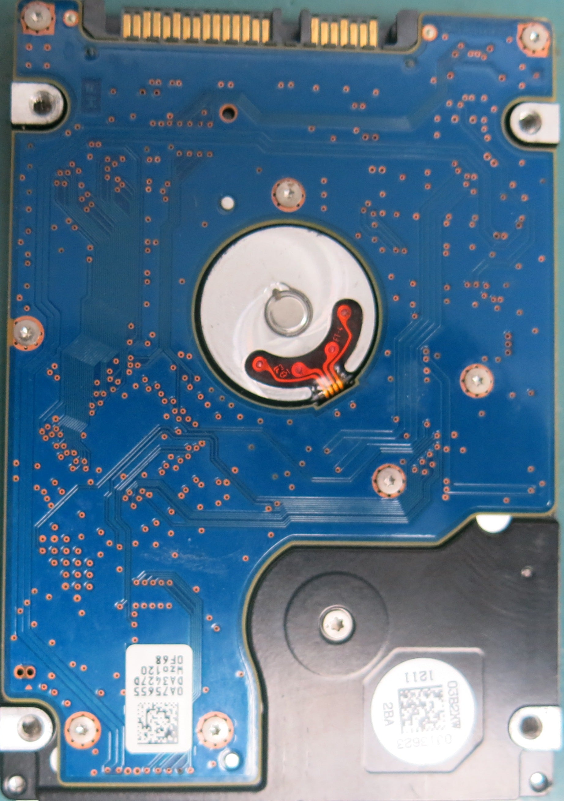HTS723225A7A364, Serial Number: 110531E38G4563HRUAGN, P/N: 0J13252, MLC: DA3735, 250GB 2.5