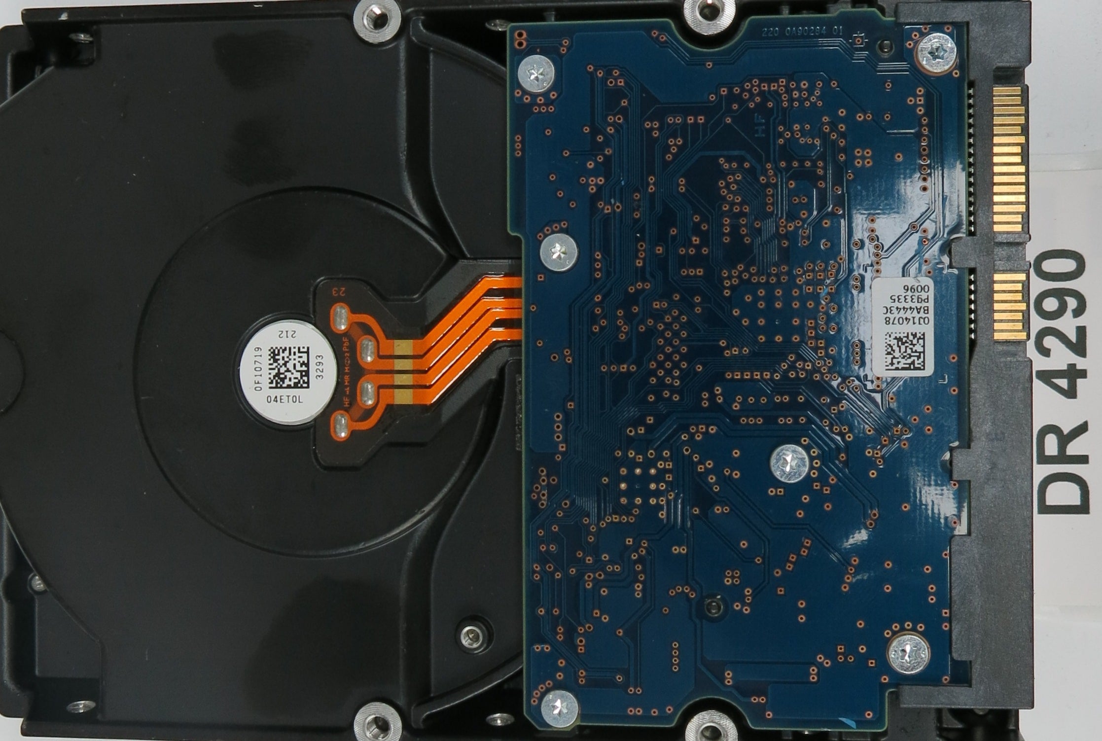 HUA723020ALA640, Serial Number: YFKK43VC, P/N: 0F14992, MLC: MRK870, 2TB 3.5, PCB: 220 0A90284 01