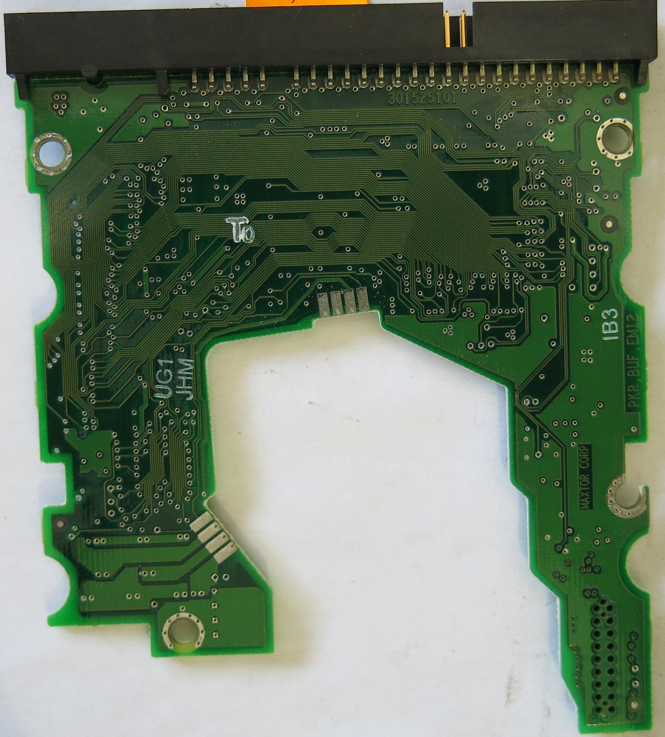 MAXTOR 2F040L07106P1 PCB 301525101 CODE VAM51JJ0