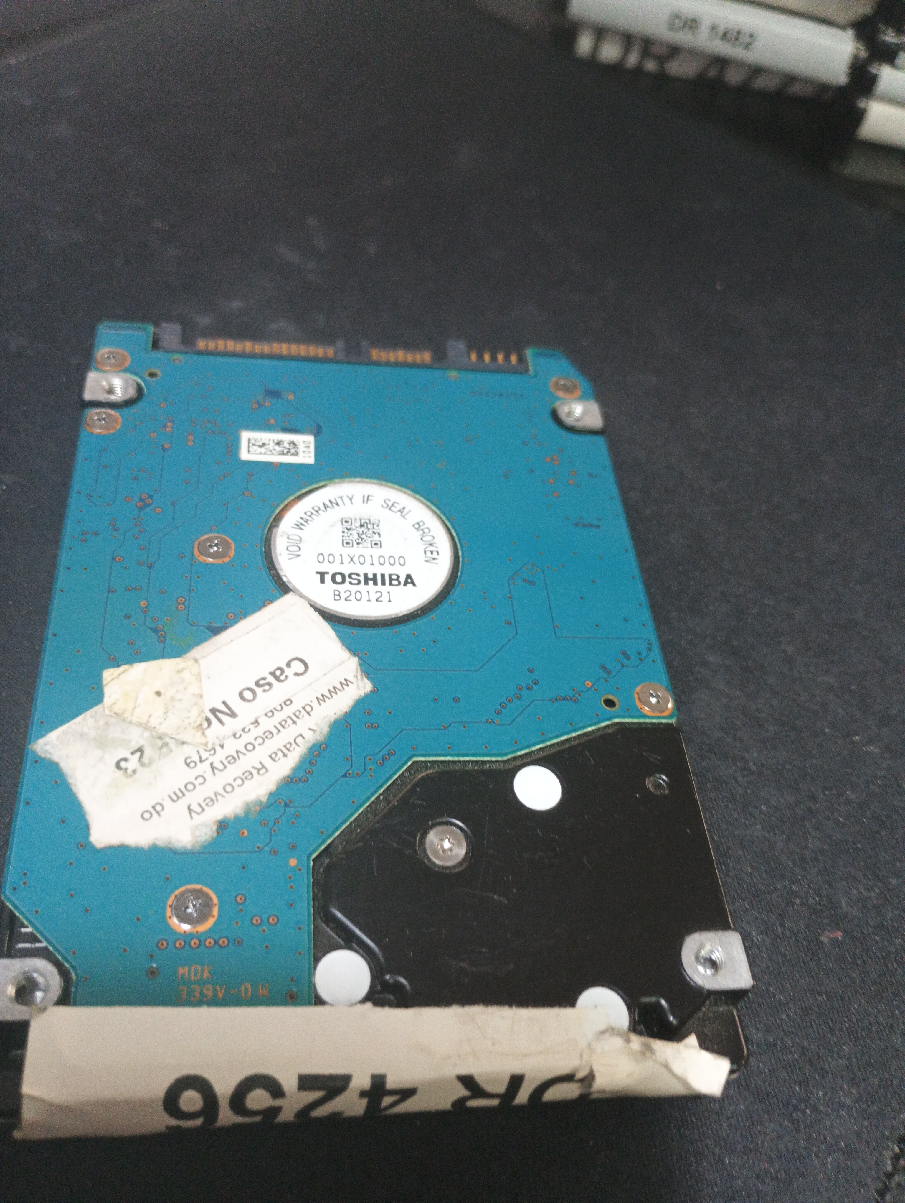 MK3259GSXP,  Serial: 51M2C1YTT ND9 EC.A  320GB 2.5