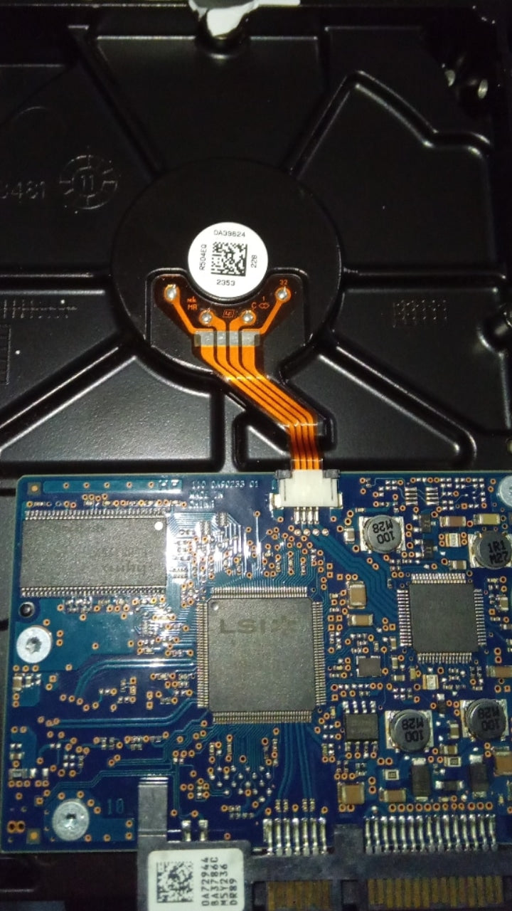 HDS721050CLA662 PCB : 110 0A90233 01 SERIAL NUMBER : JP1570FR114EBK