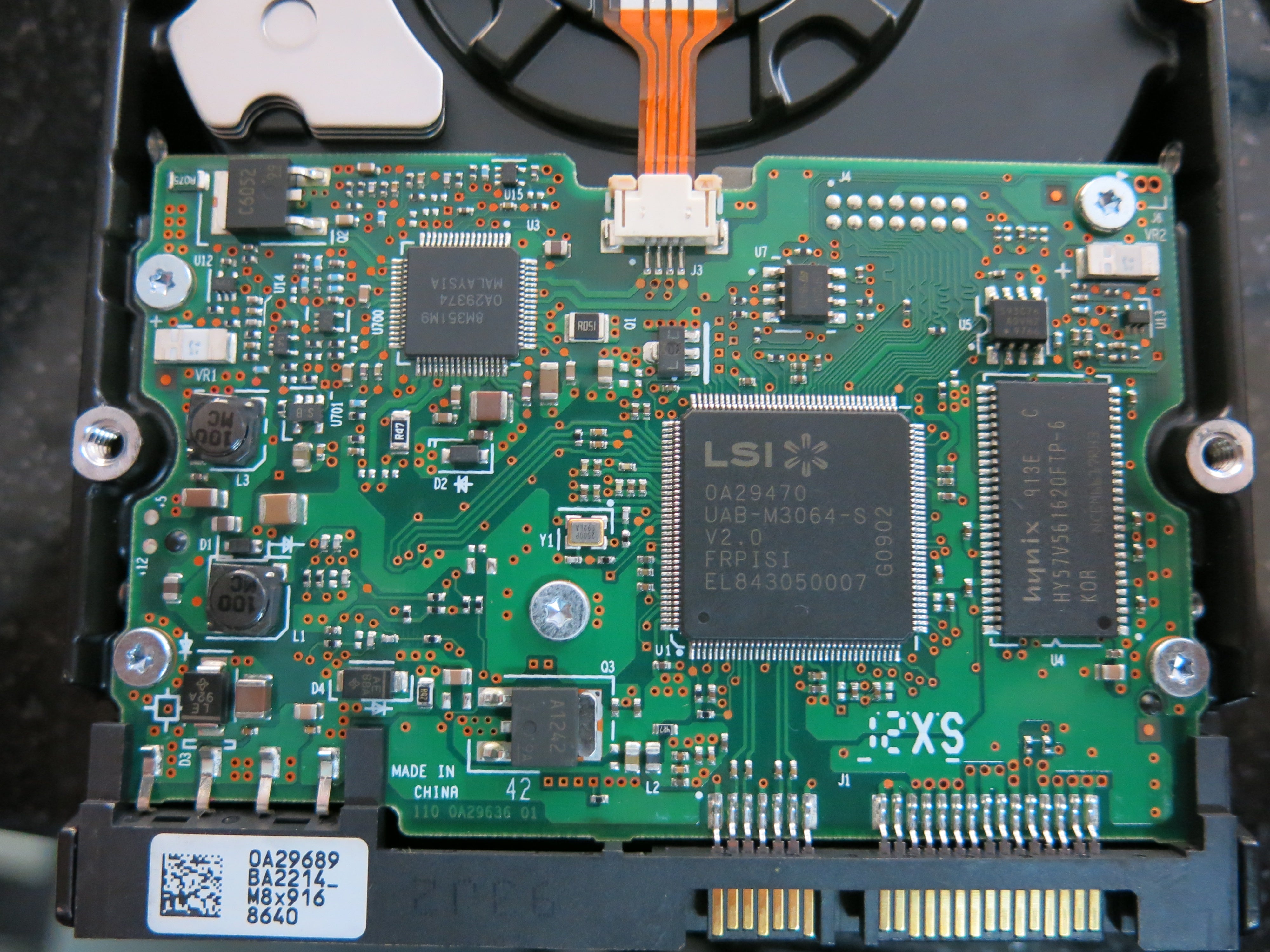 MODEL: HUA721010KLA330 PCB:110 0A29636 01 SERIAL NUMBER: PBHXWWKF
