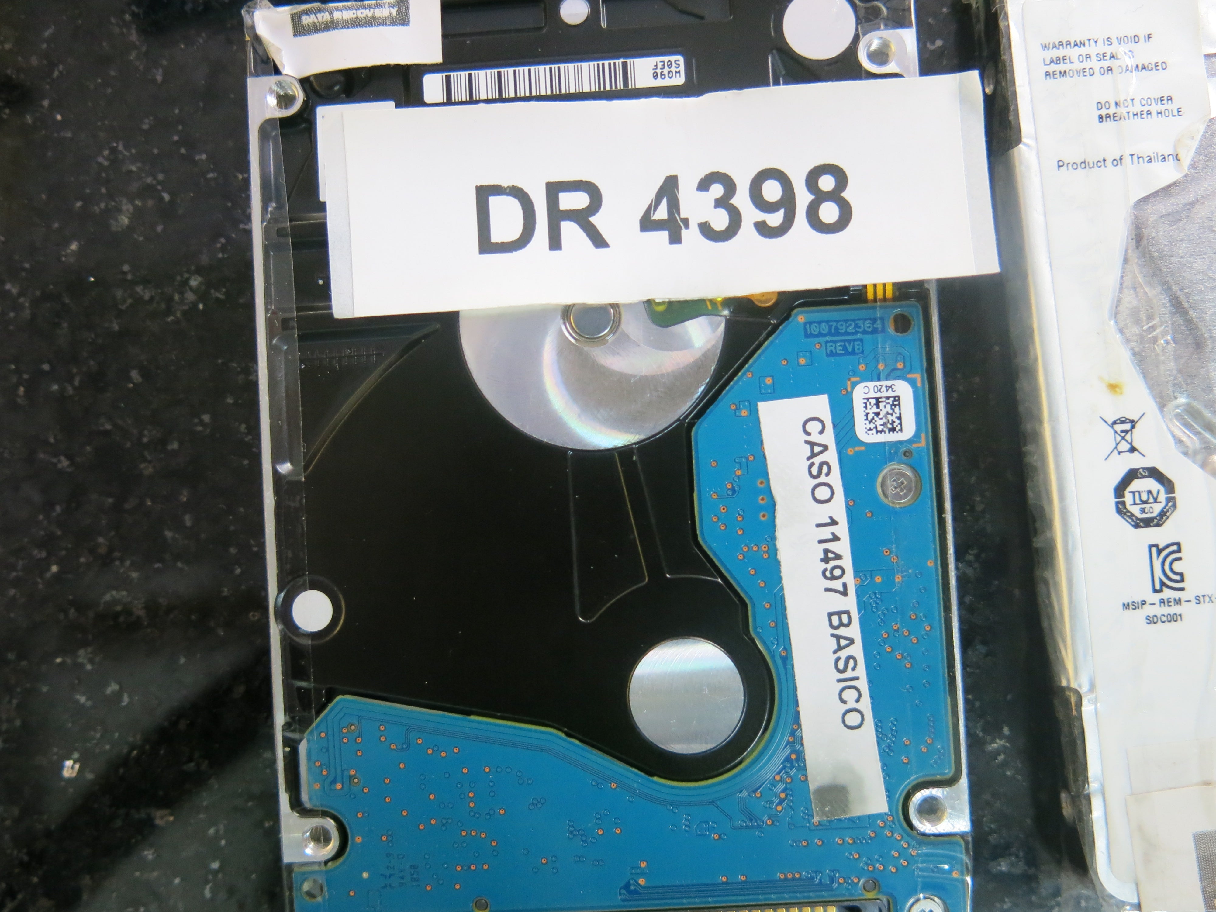 ST1000LM035 PCB : 100796243 SERIAL NUMBER : ZDEFQFLW