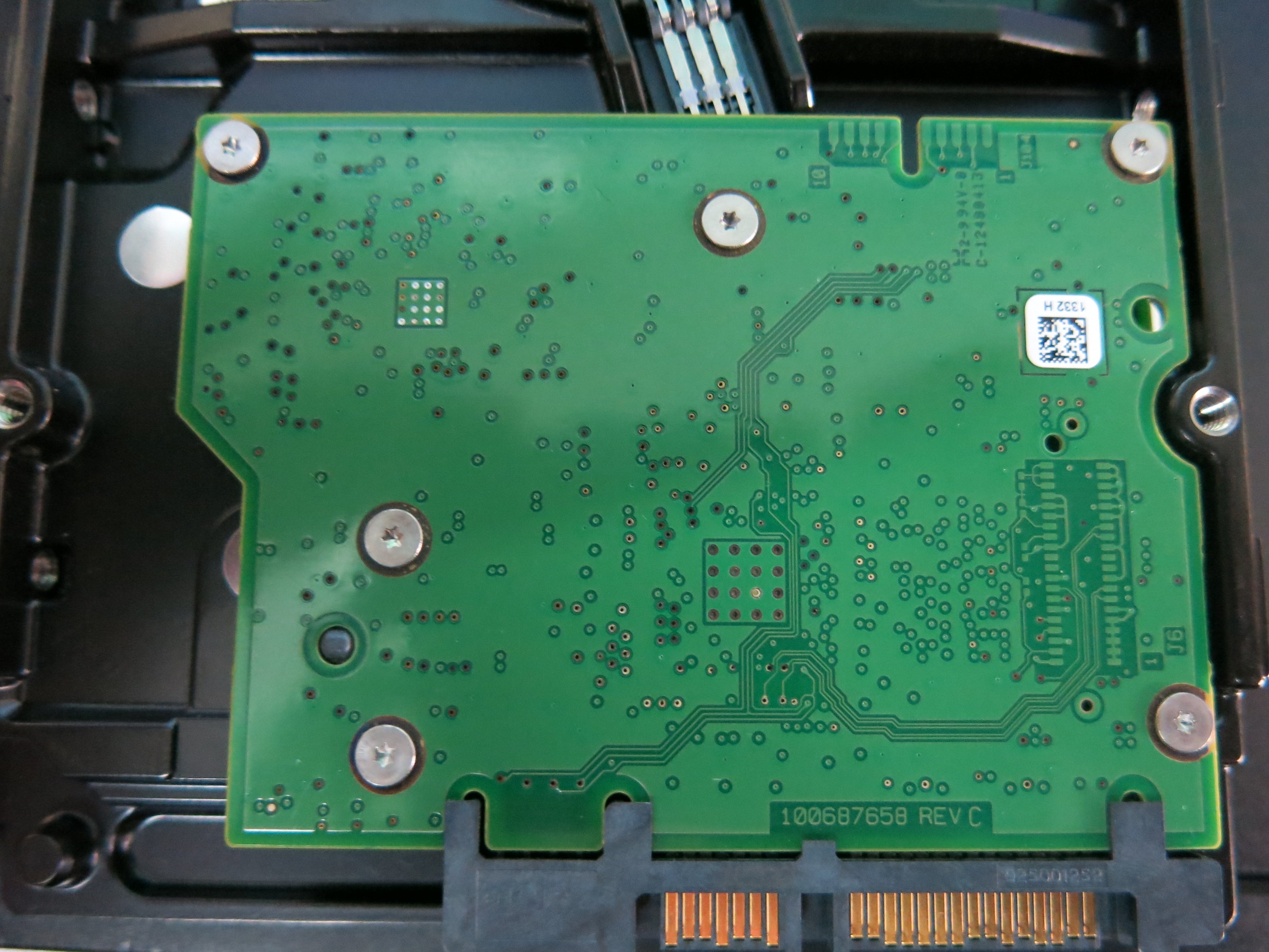 ST1000VM002,  P/N:1CT162-262,  FW:ES22,  Serial:S1G0S529,  1000GB 3.5,  PCB:100687658- REV C
