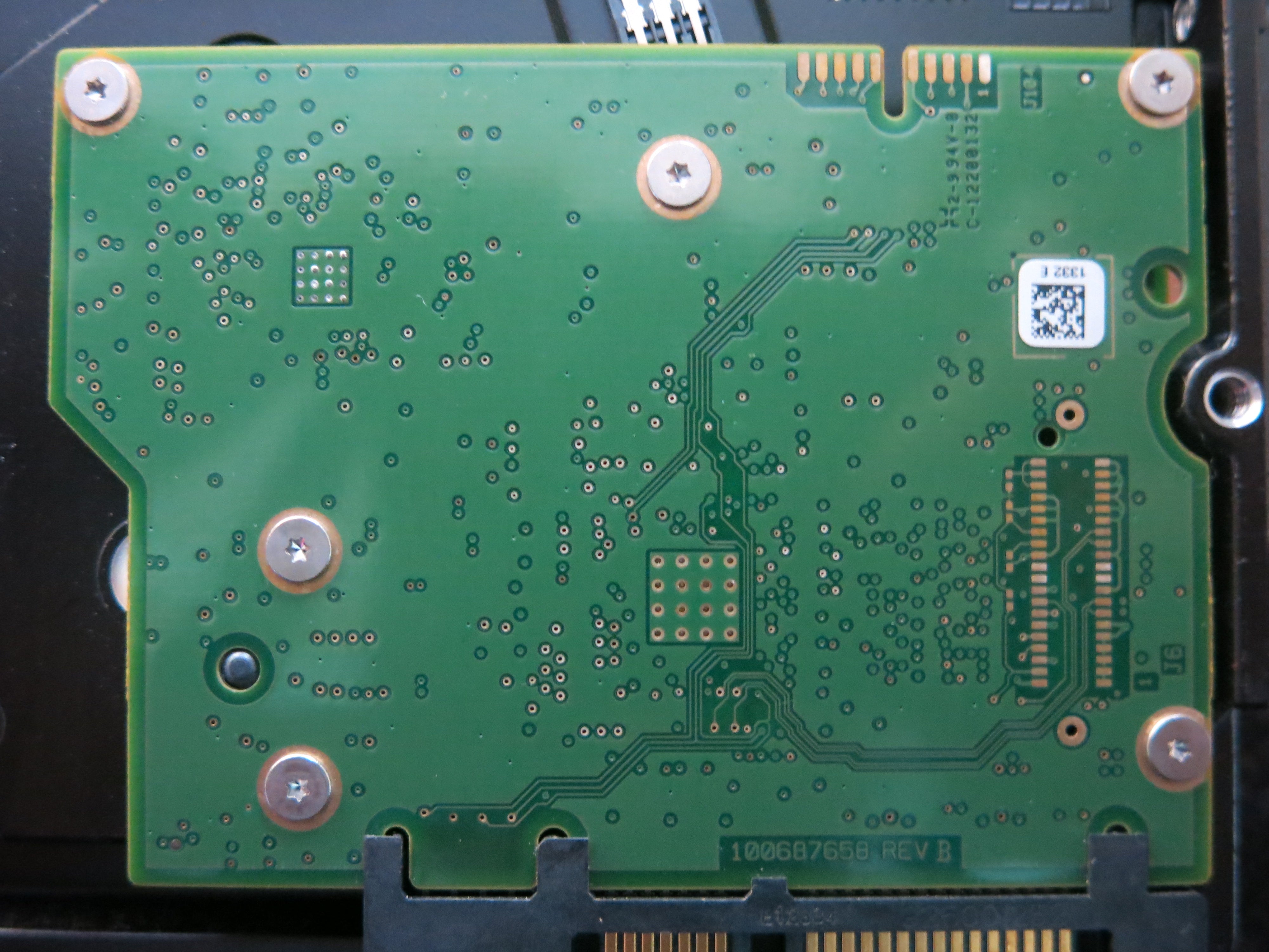 ST2000VM003  PCB : 100687658 REV C SERIAL NUMBER : W1H06D8K FW:ES22 PN:1CT164-262 2.TB
