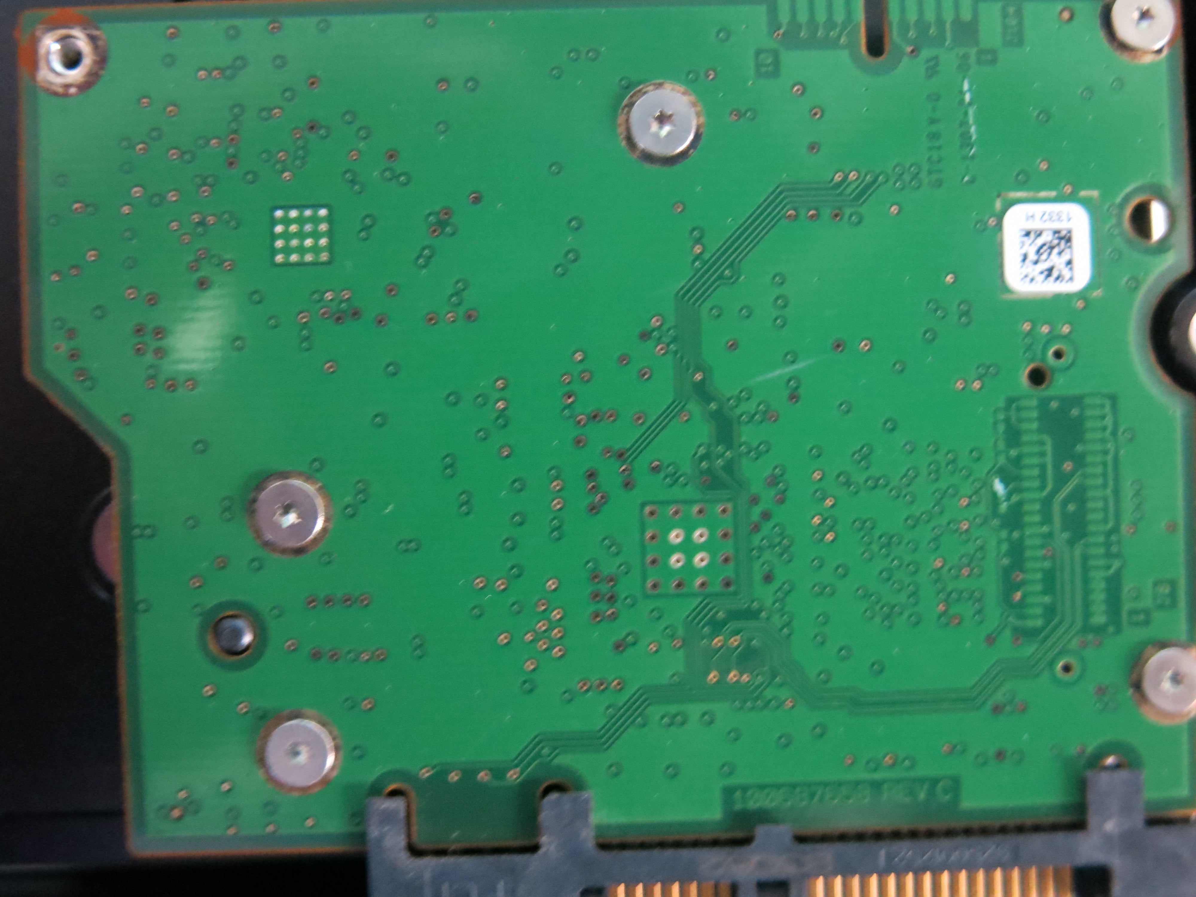 ST2000VM003 PCB : 100687658 REV C  SERIAL NUMBER : W1H16WN7 PN:1CT164-262 FW:ES22 2.TB