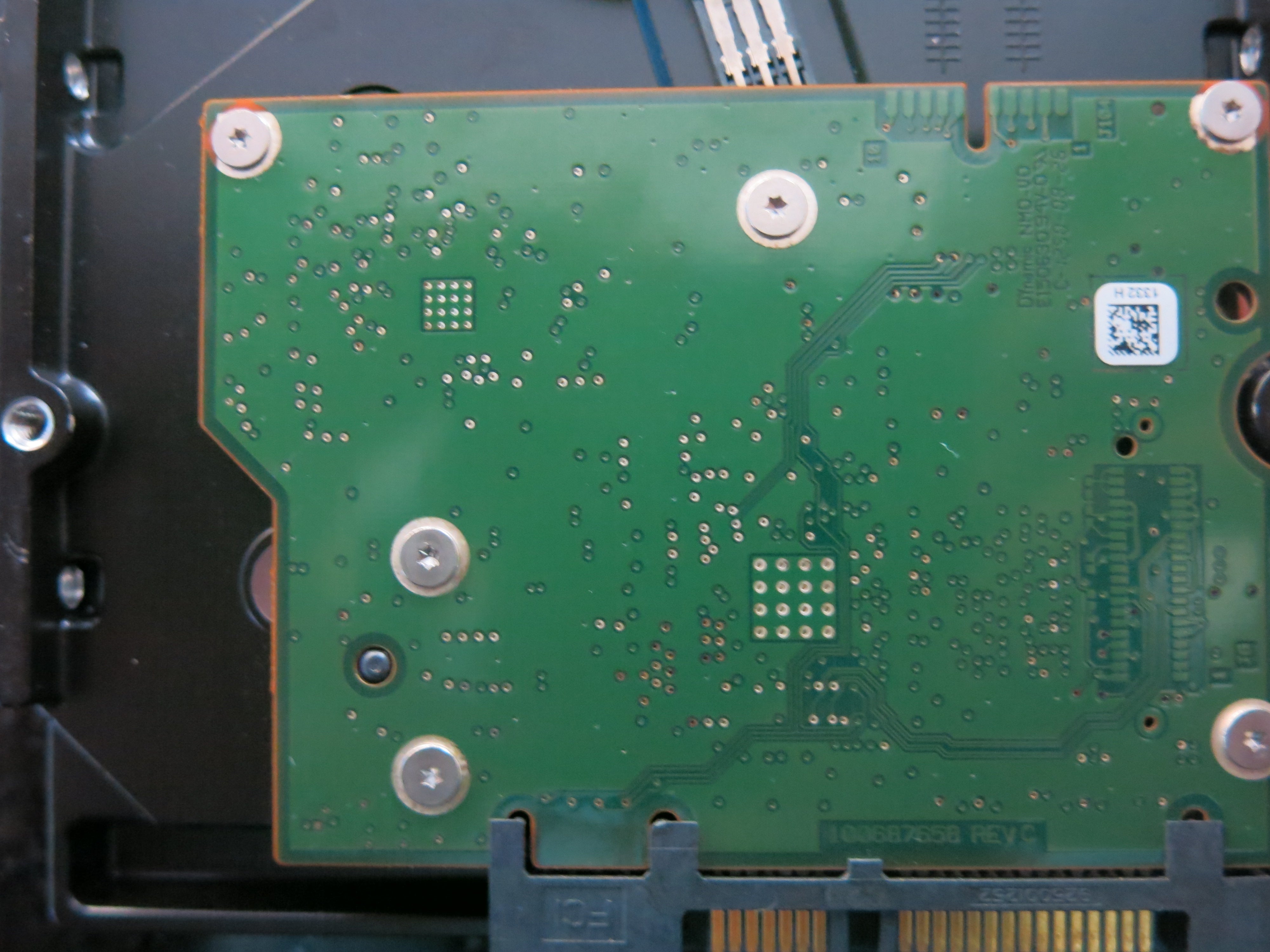 ST2000VM003 PCB : 1090687658 REV C SERIAL NUMBER : W1H0X2lF FW:ES22 PN:1CT164-262 2.TB