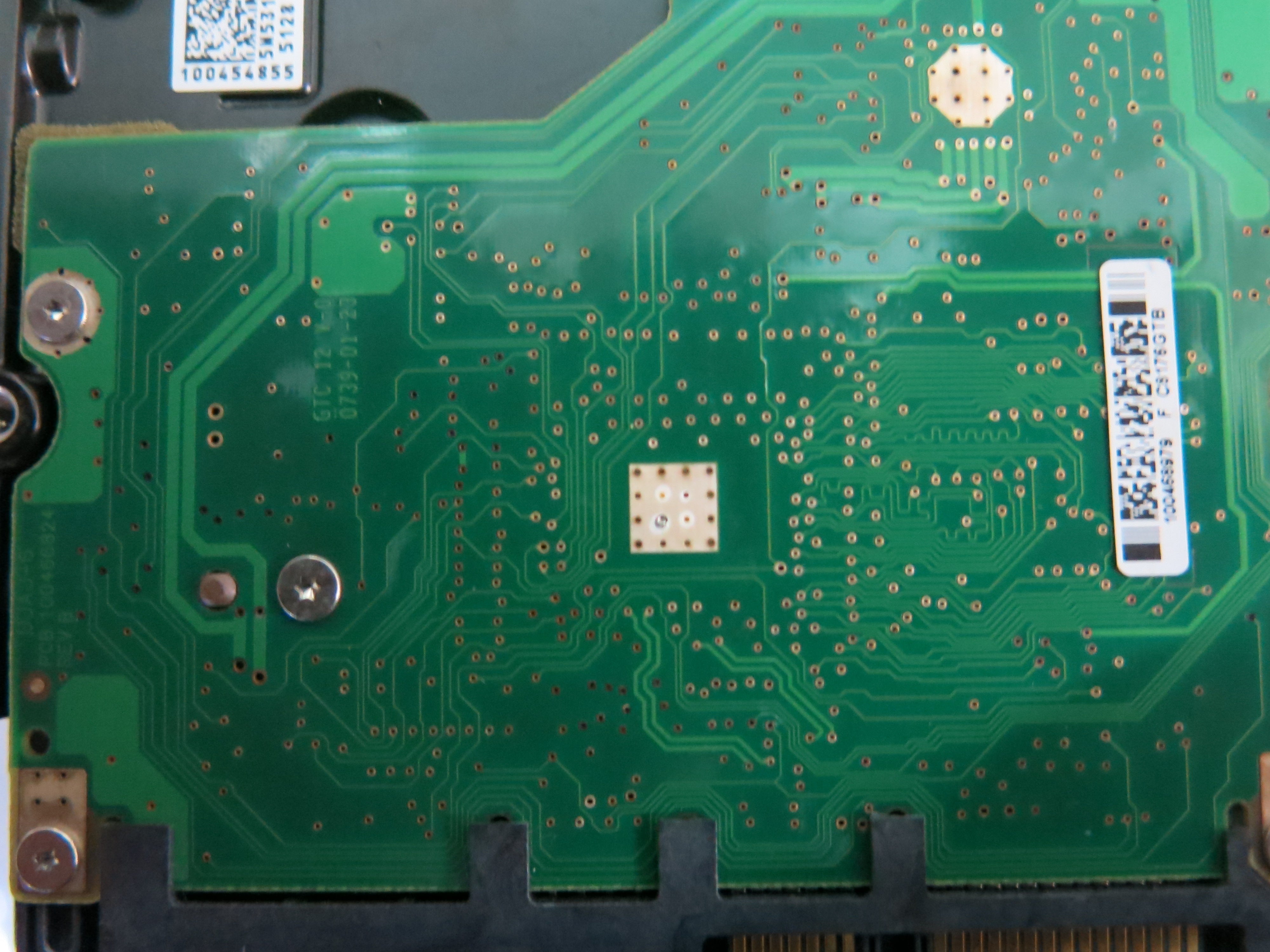 ST31000340AS PCB : 100466824 REV B SERIAL NUMBER : 9QJ03HQE PN:9BX158-302 FW:SD04 1.TB