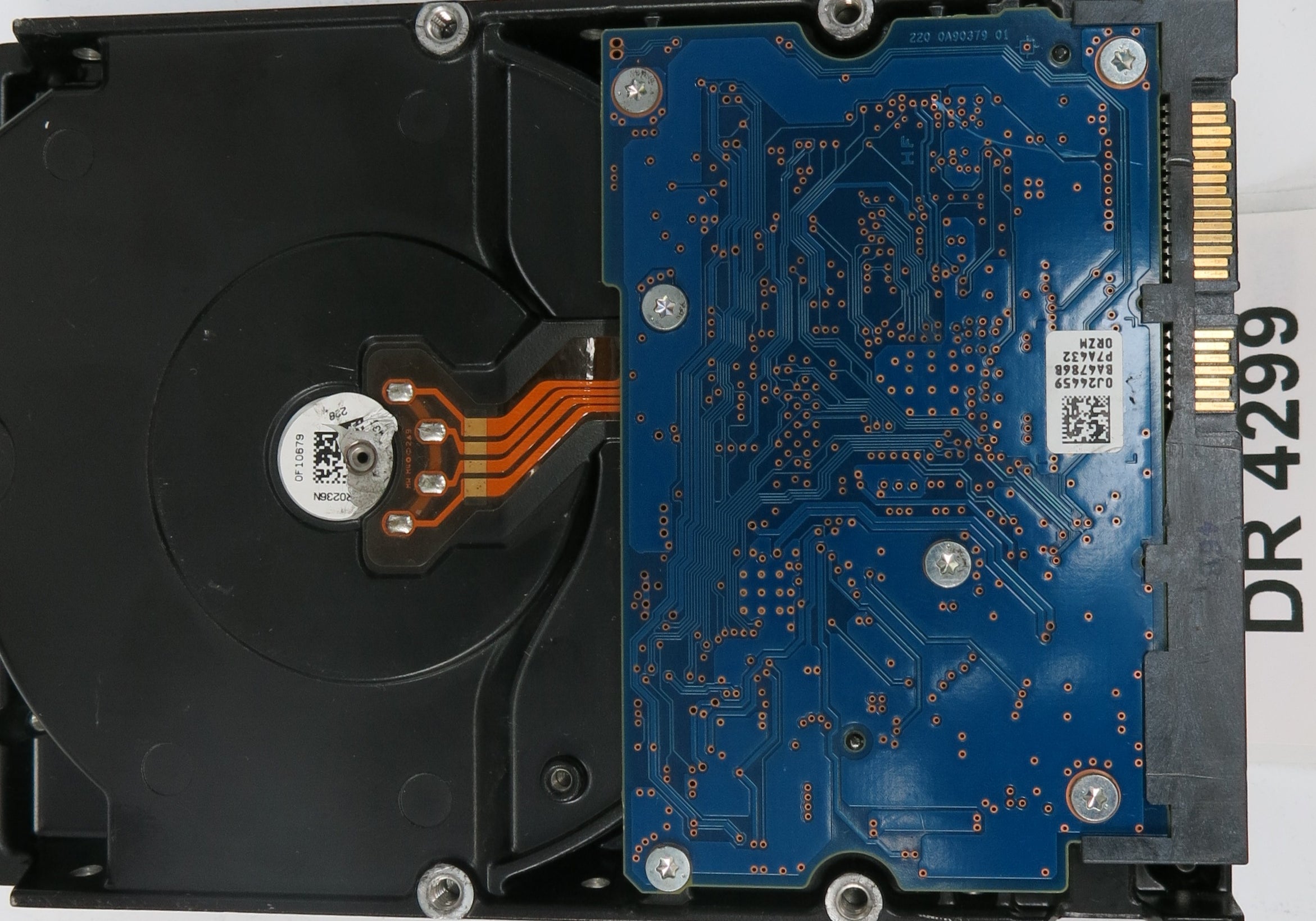 0F14685MPK5800P48,  P/N:0F14685,  MLC:MPK580,  FW:580,  Serial:P6K23U8W,  2000GB 3.5,  PCB :220 0A90379 01- REV A