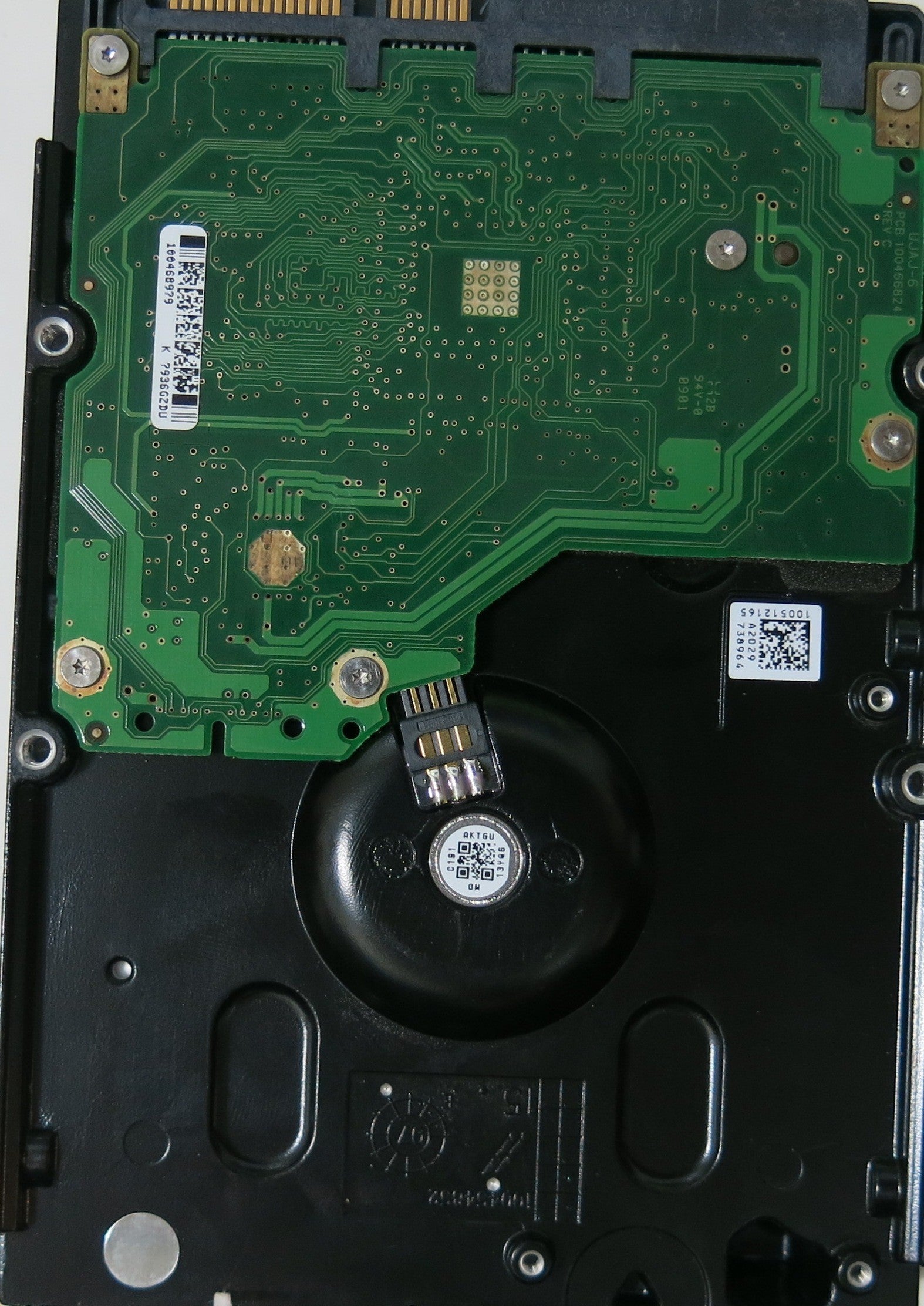 ST31000340NS,  P/N:9CA158-038,  FW:NA00,  Serial:9QJ3NKXV,  1000GB 3.5,  PCB:100466824- REV A