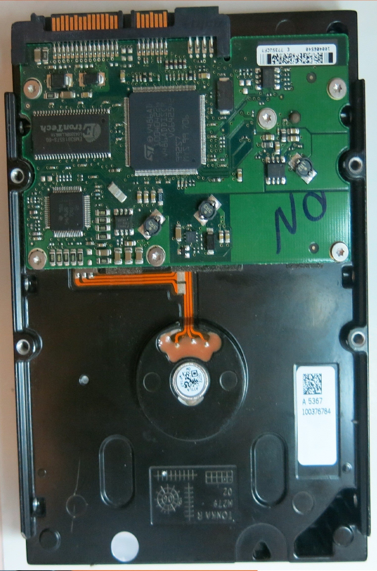 ST3320820SCE,  P/N:9BW13G-180,  FW:3.ACE,  Serial:9QF3RNAX,  320GB 3.5,  PCB:100406937- REV B