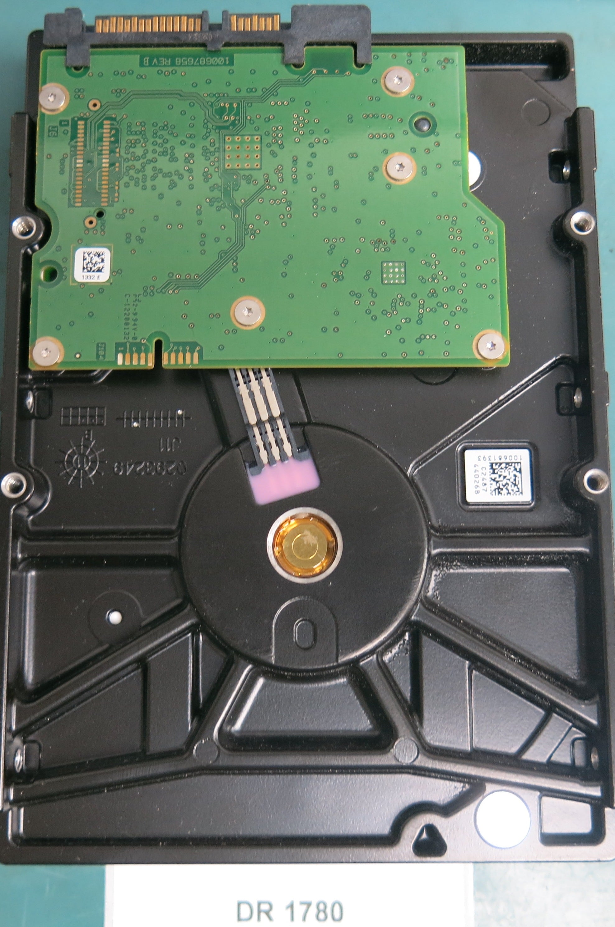 ST2000VM003, P/N: 1CT164-262, FW: ES22, Serial: W1H06D8K, 2000GB 3.5