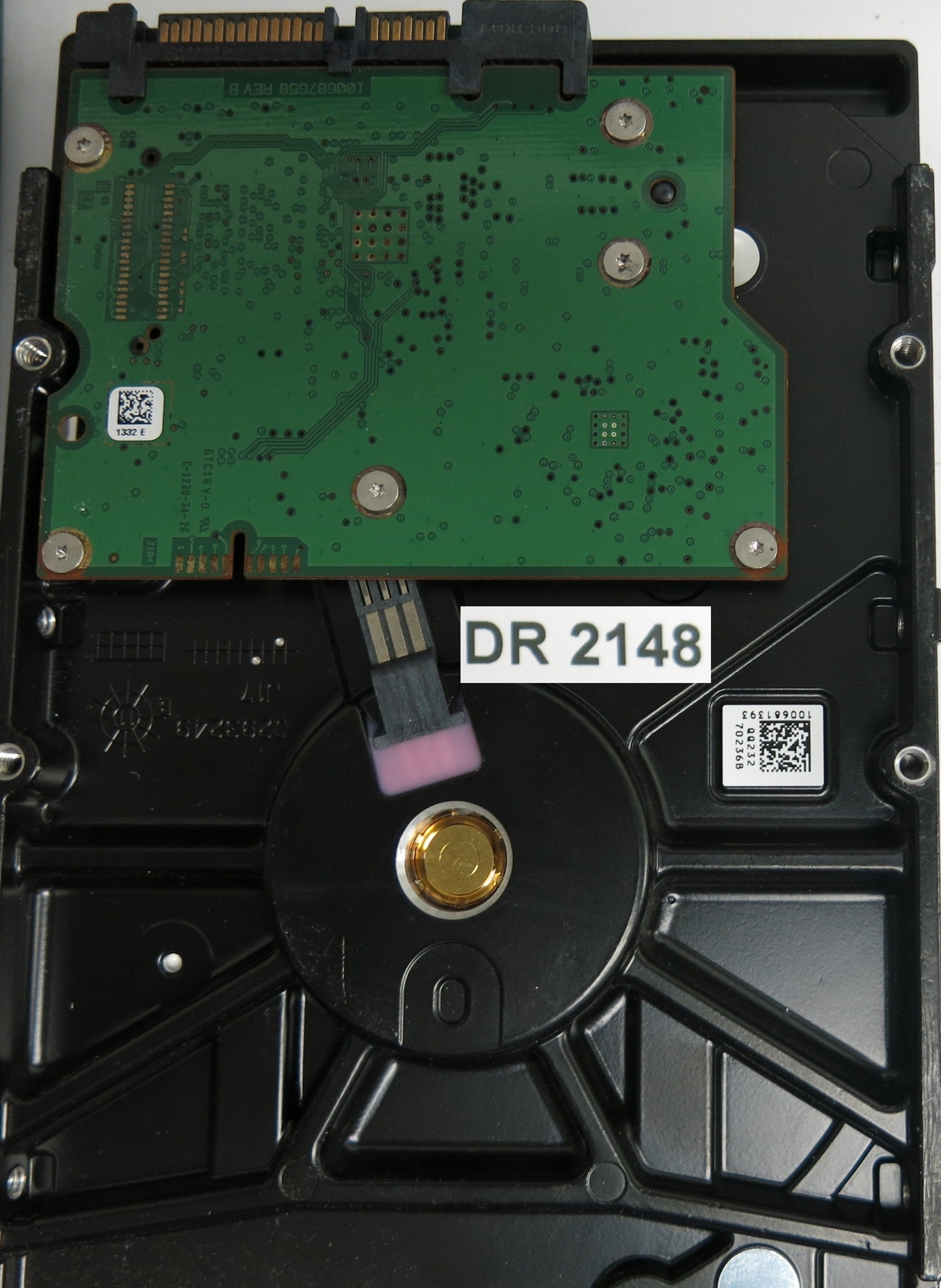 ST2000VM003, P/N: 1CT164-262, FW: ES22, Serial: W1H083L6, 2000GB 3.5, PCB: 100687658 REV B