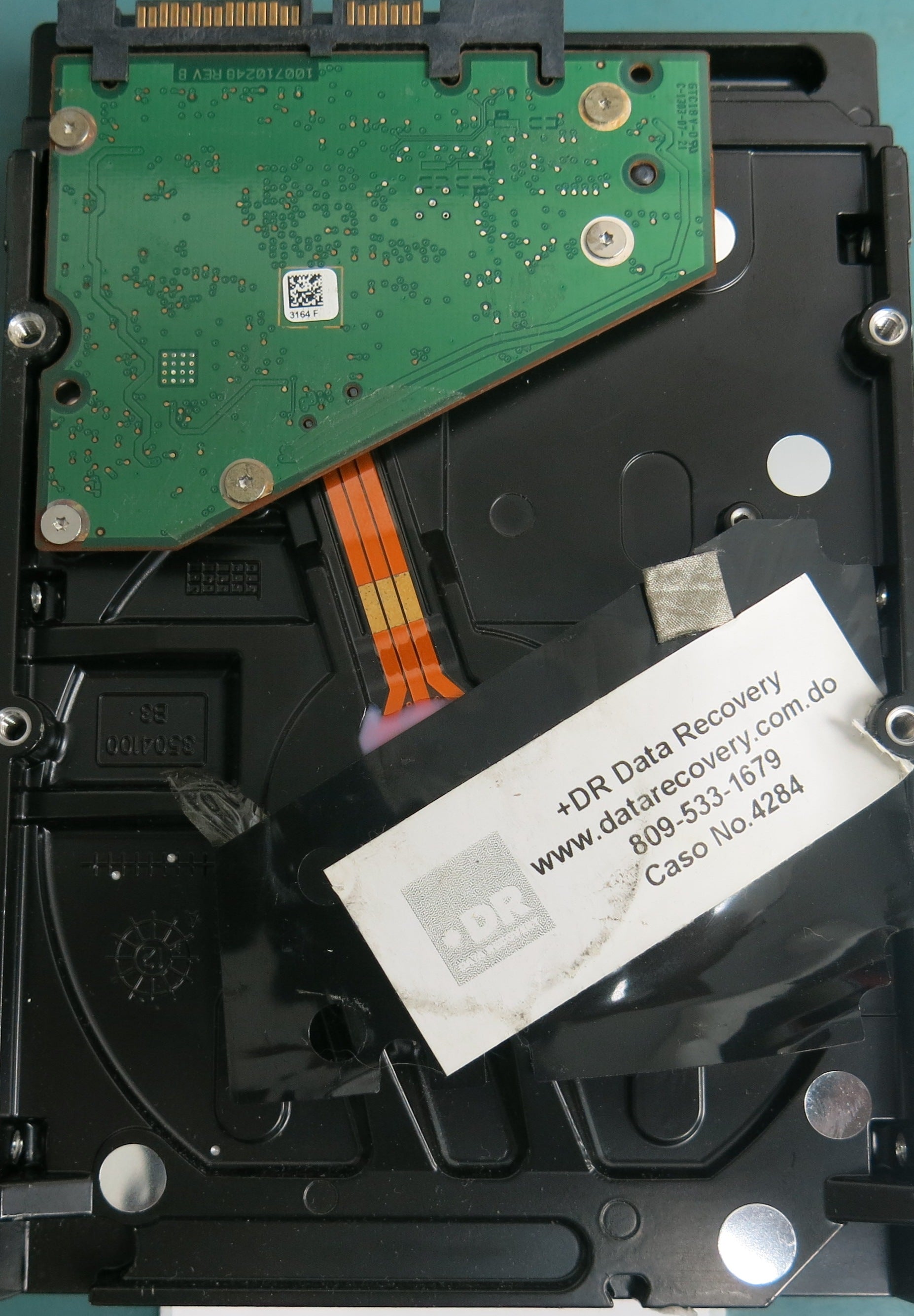 ST3000DM003,  P/N:1F216N-568,  FW:CC52,  Serial:W3002T15,  3000GB 3.5,  PCB:100710248- REV B