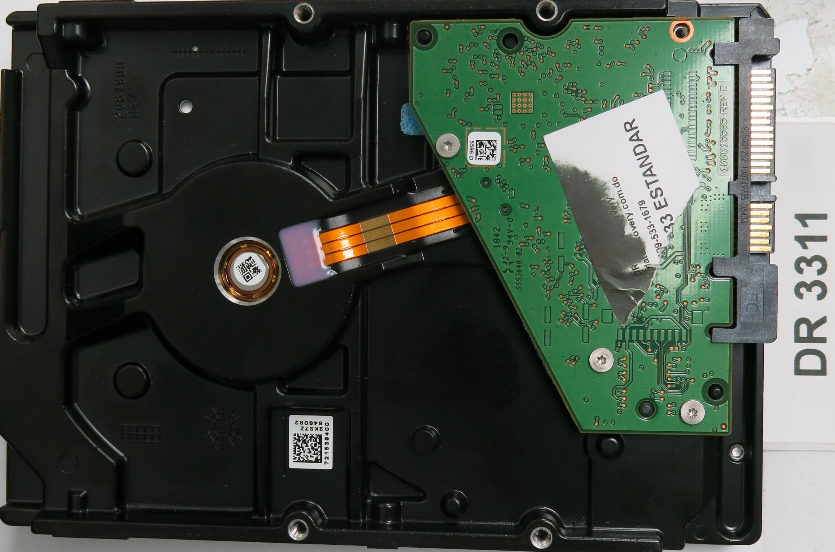ST3000DM007, P/N:1WY10G-300, FW: 0001, Serial: ZFN3JE65, 3TB 3.5, PCB:100815595 REV0