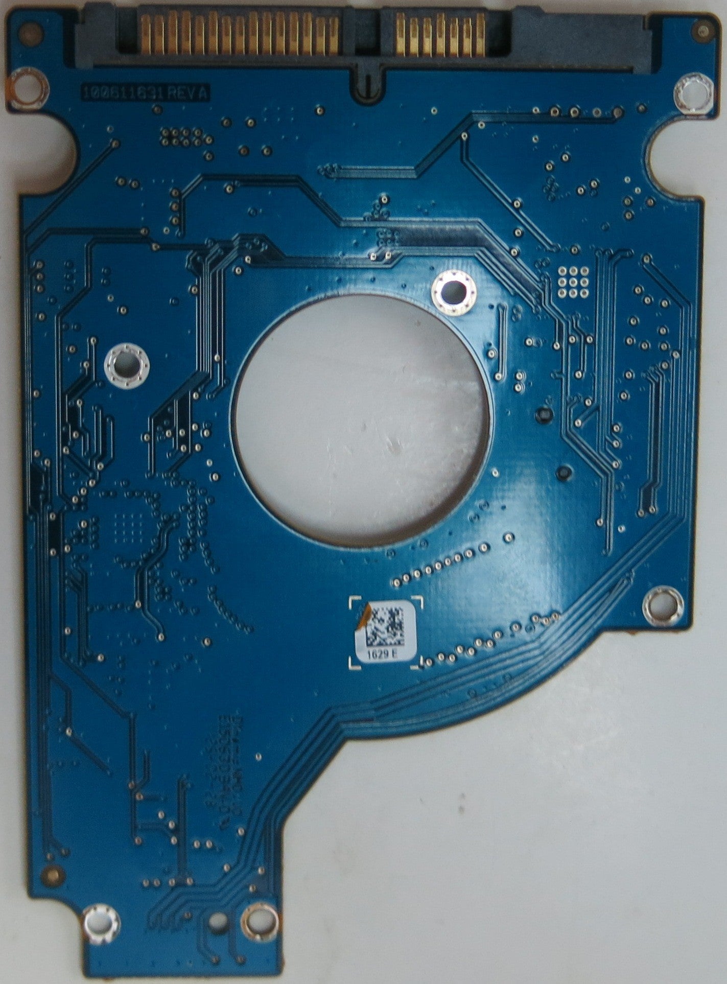 ST320LT007 FW 0004LVM1 100611631 REV A PCB