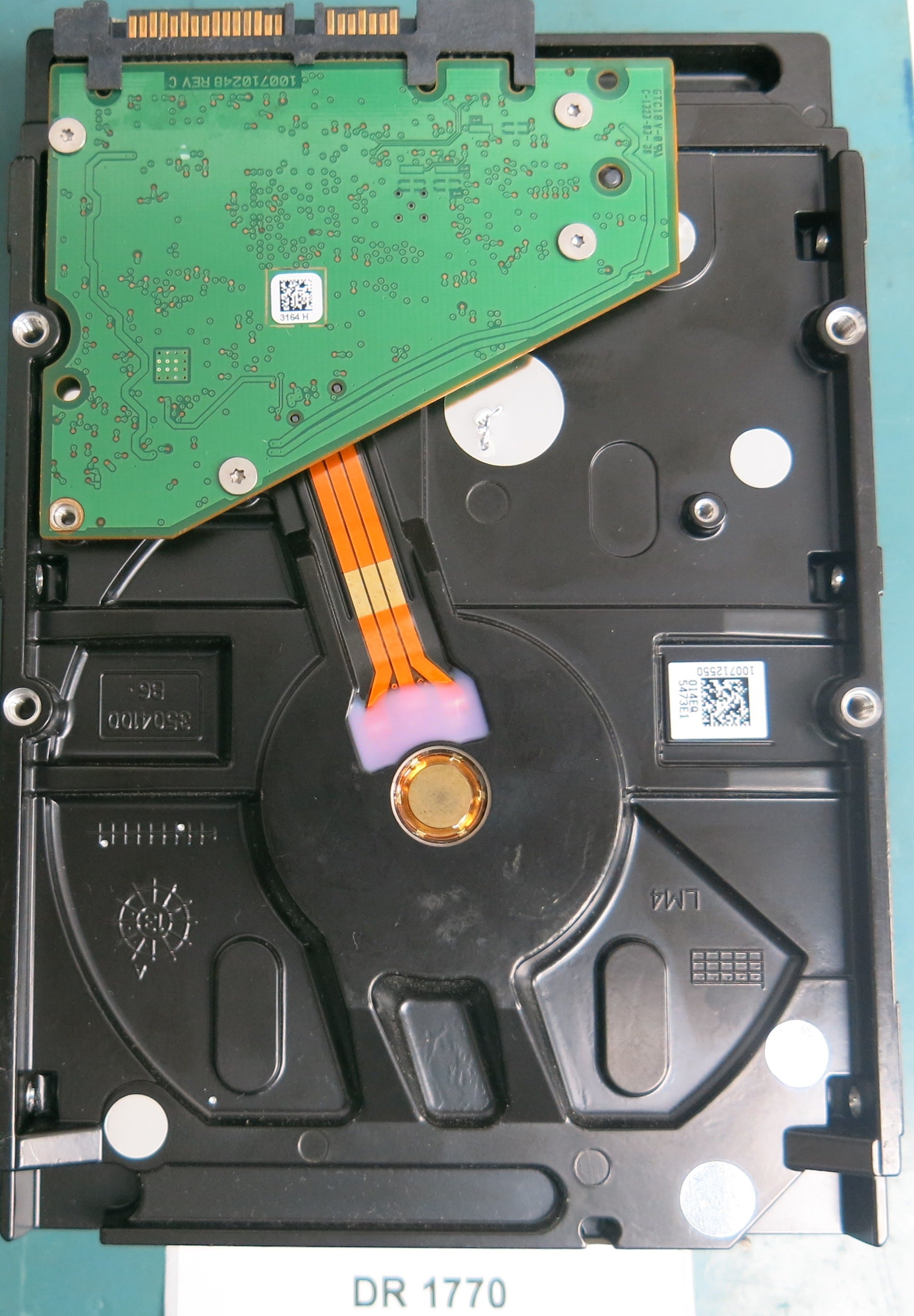 ST4000DM000,  P/N:1F2168-568,  FW:CC54,  Serial:S30005E1S,  4TB 3.5,  PCB:100710248- REV C