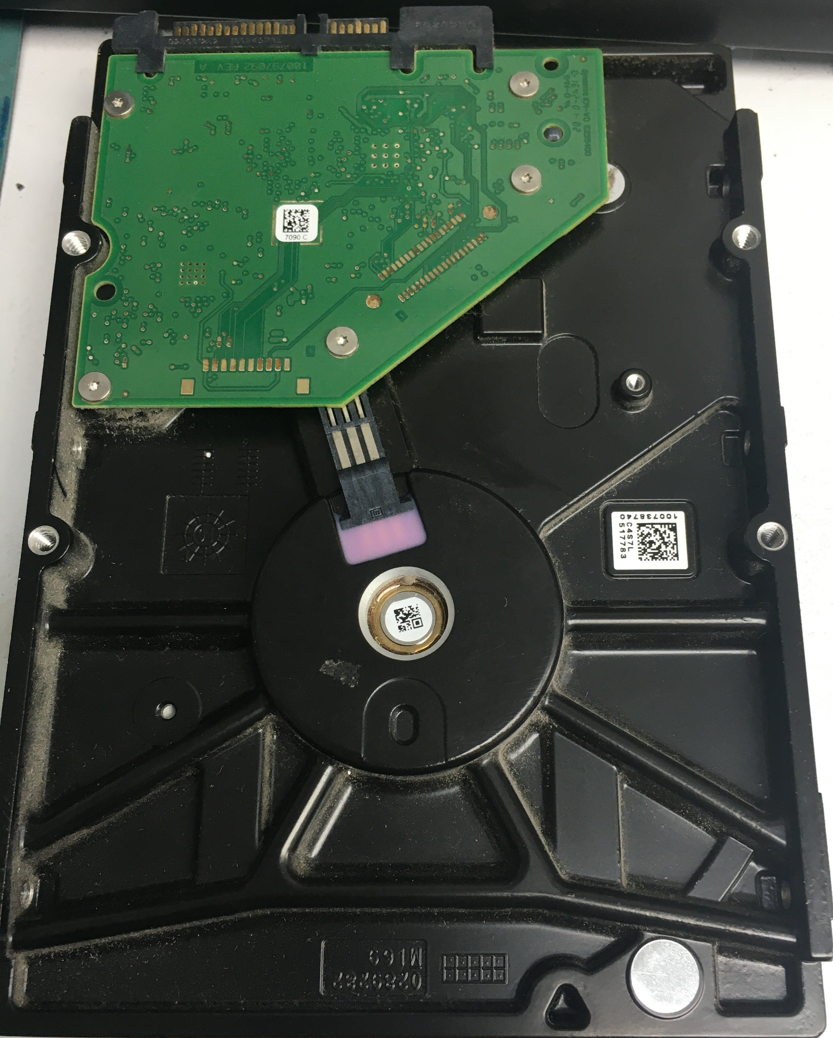 ST4000DM005, P/N: 2DP166-300, FW: 0001, Serial: WDH1Z2VZ, 4TB 3.5, PCB: 100797092  REV A