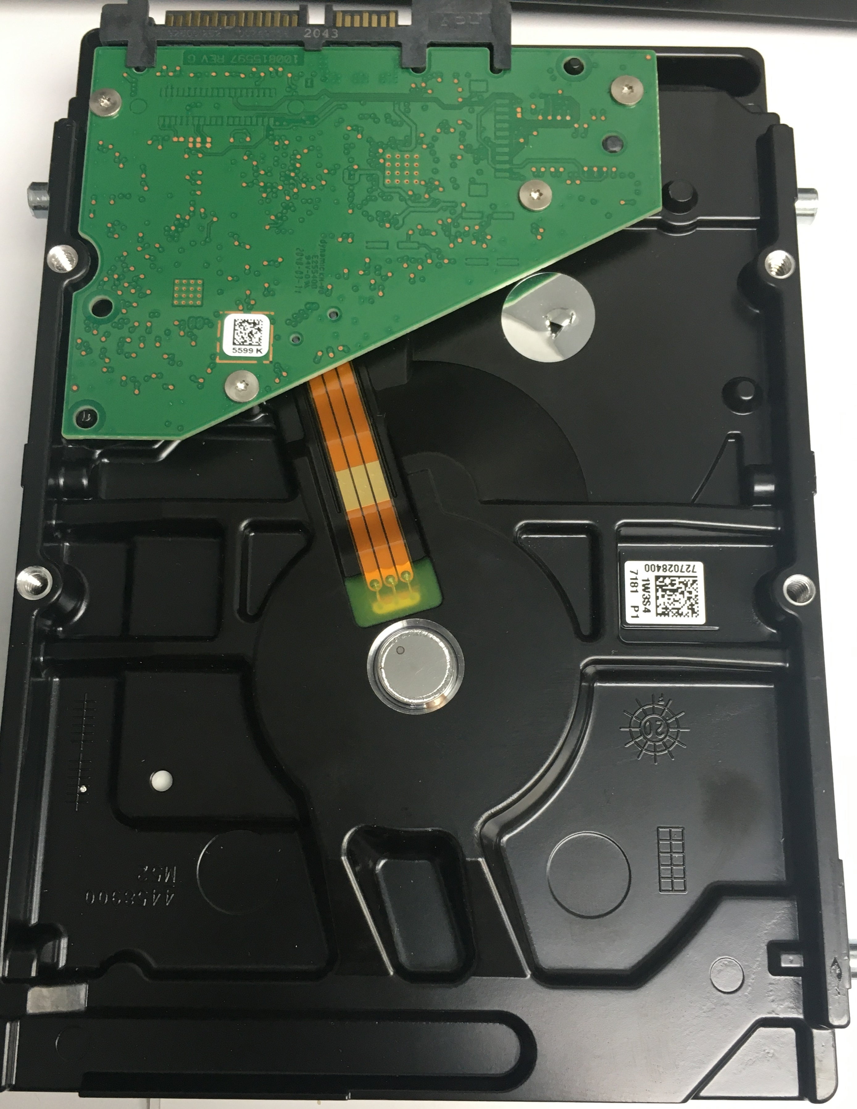 ST6000DM003, P/N: 2CY186-568, FW: 0001, ZR10E8TV, 6TB 3.5, PCB: 100815597 REV C