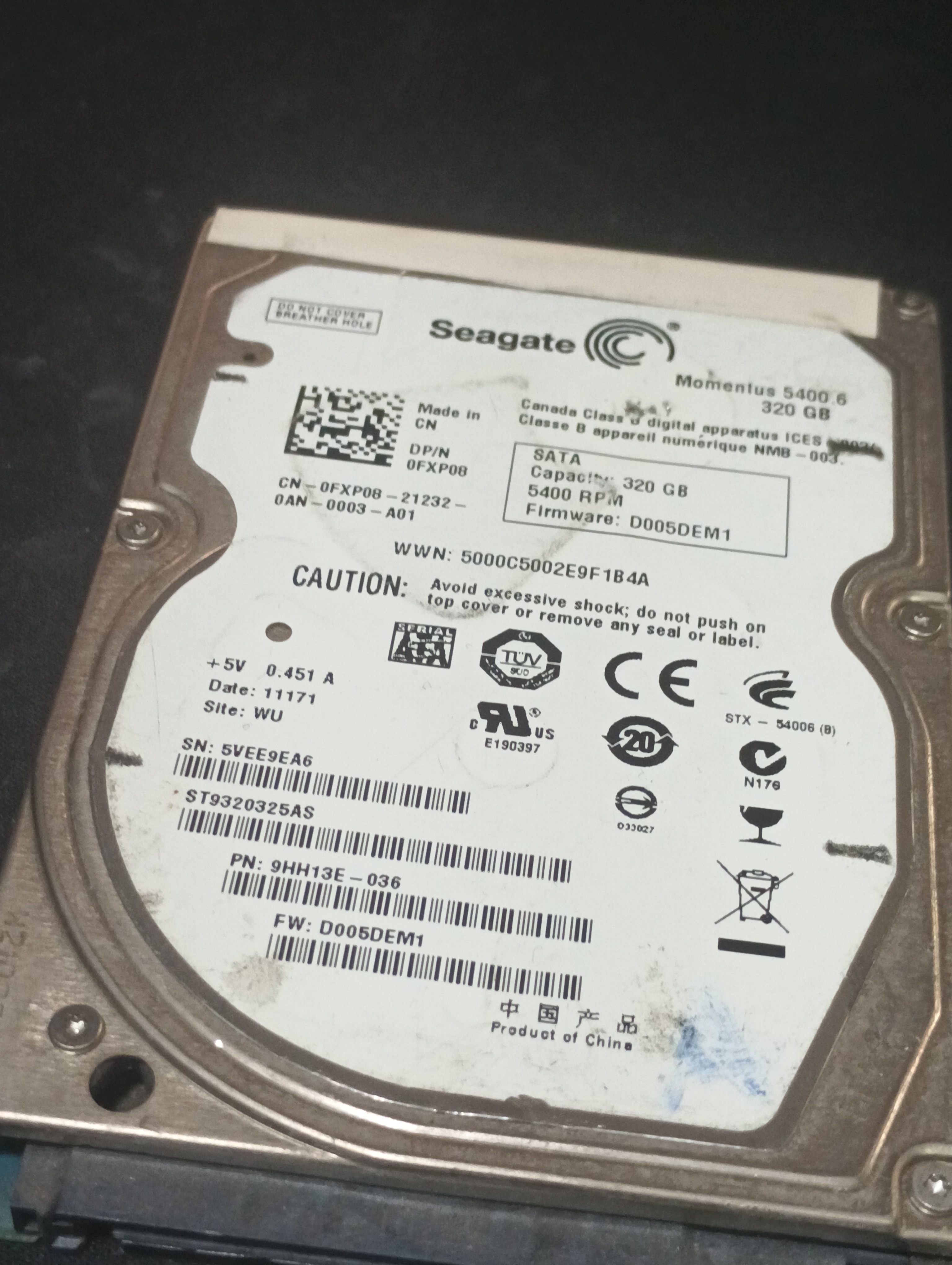 ST9320325AS,  P/N: 9HH13E-036,  FW: D005DEM1,  Serial: 5VEE9EA6,  320GB 2.5  PCB:100536286 - REV E