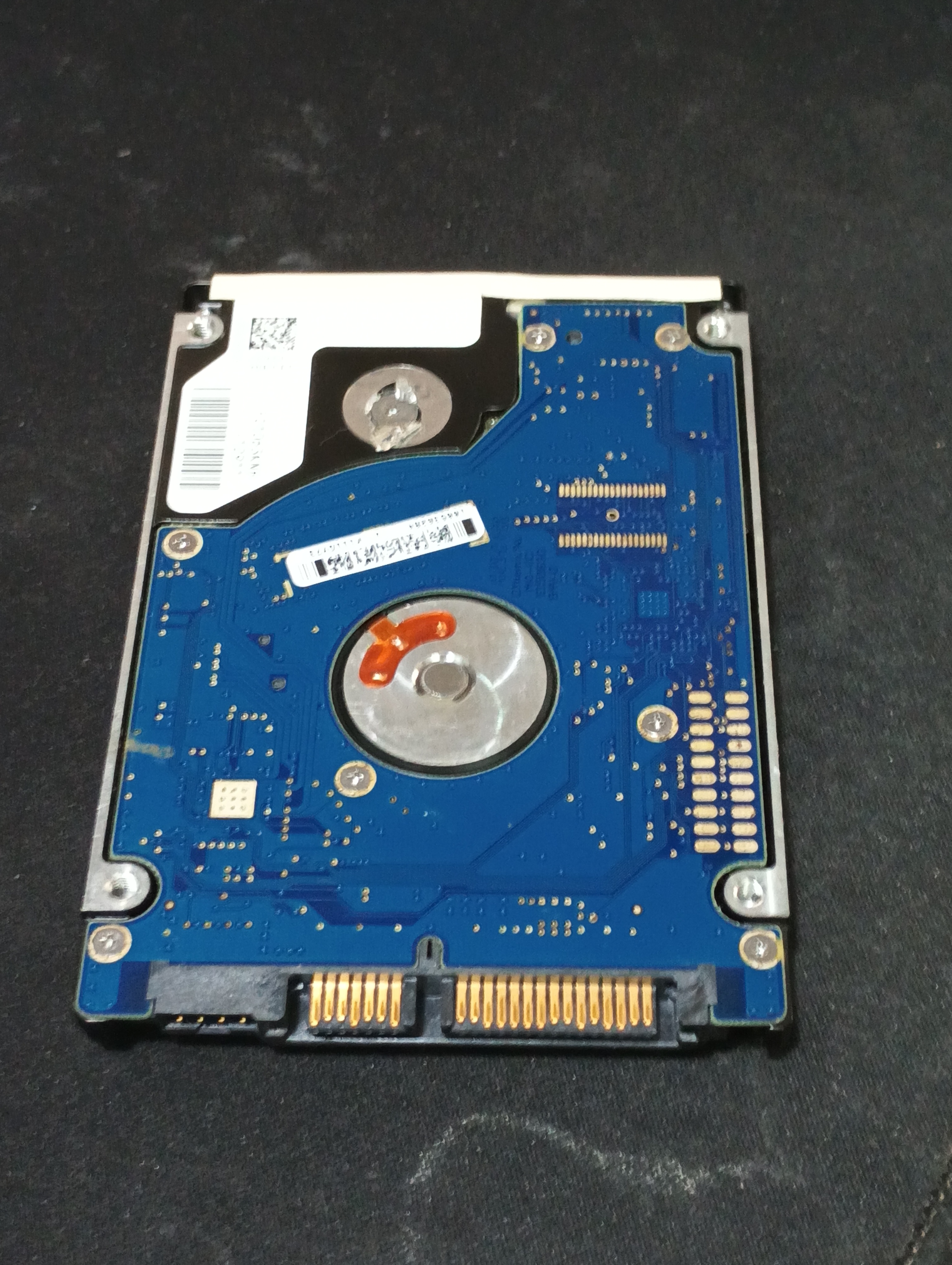 ST9320325AS,  P/N: 9HH13E-036,  FW: D005DEM1,  Serial: 6VD6LPZQ,  320GB 2.5  PCB:100536286- REV E
