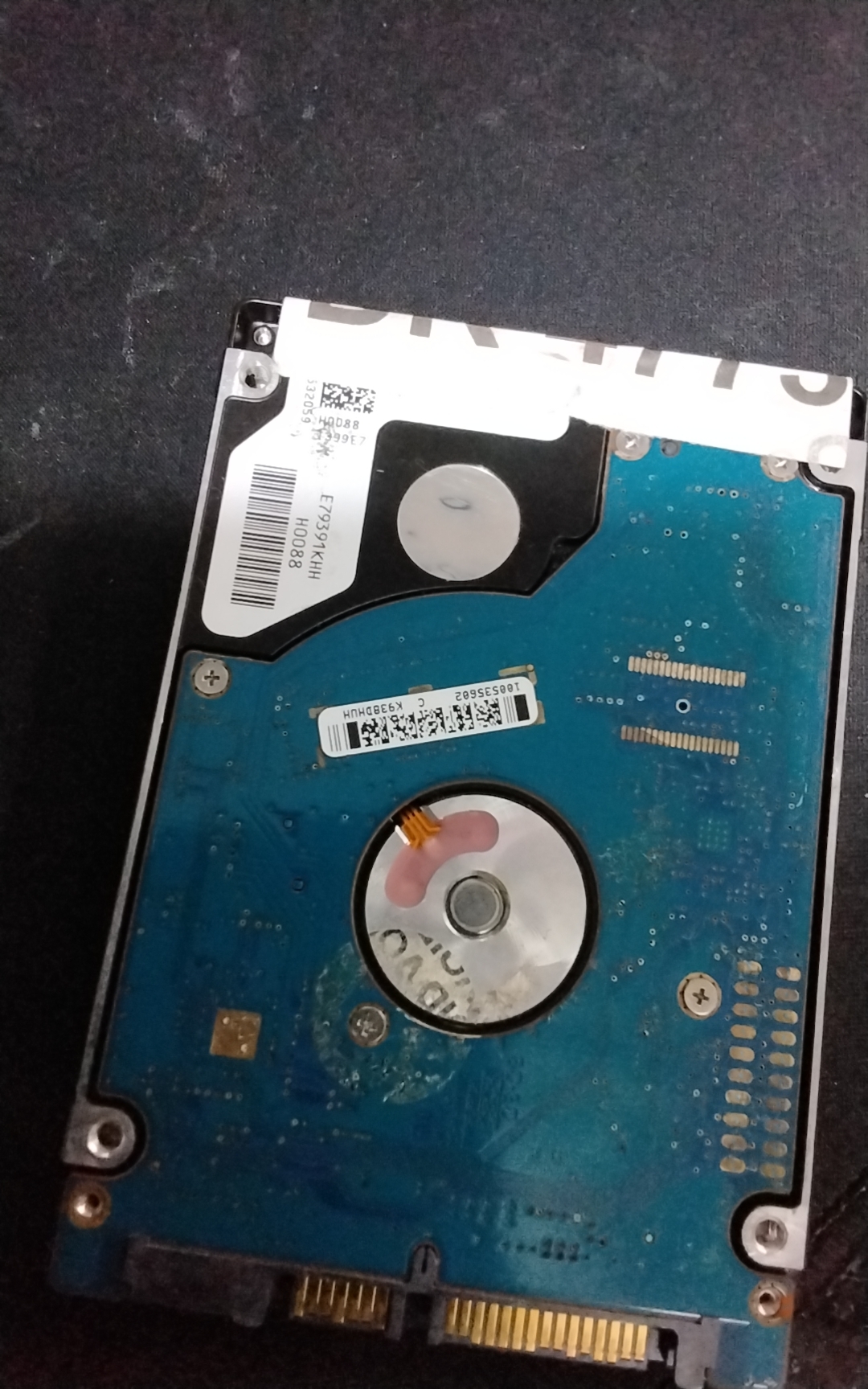 ST9500325AS,  P/N: 9HH134-500,  FW: 0001SDM1,  Serial: 5VE1HBLJ,  500GB 2.5,  PCB: 100535597- REV B,