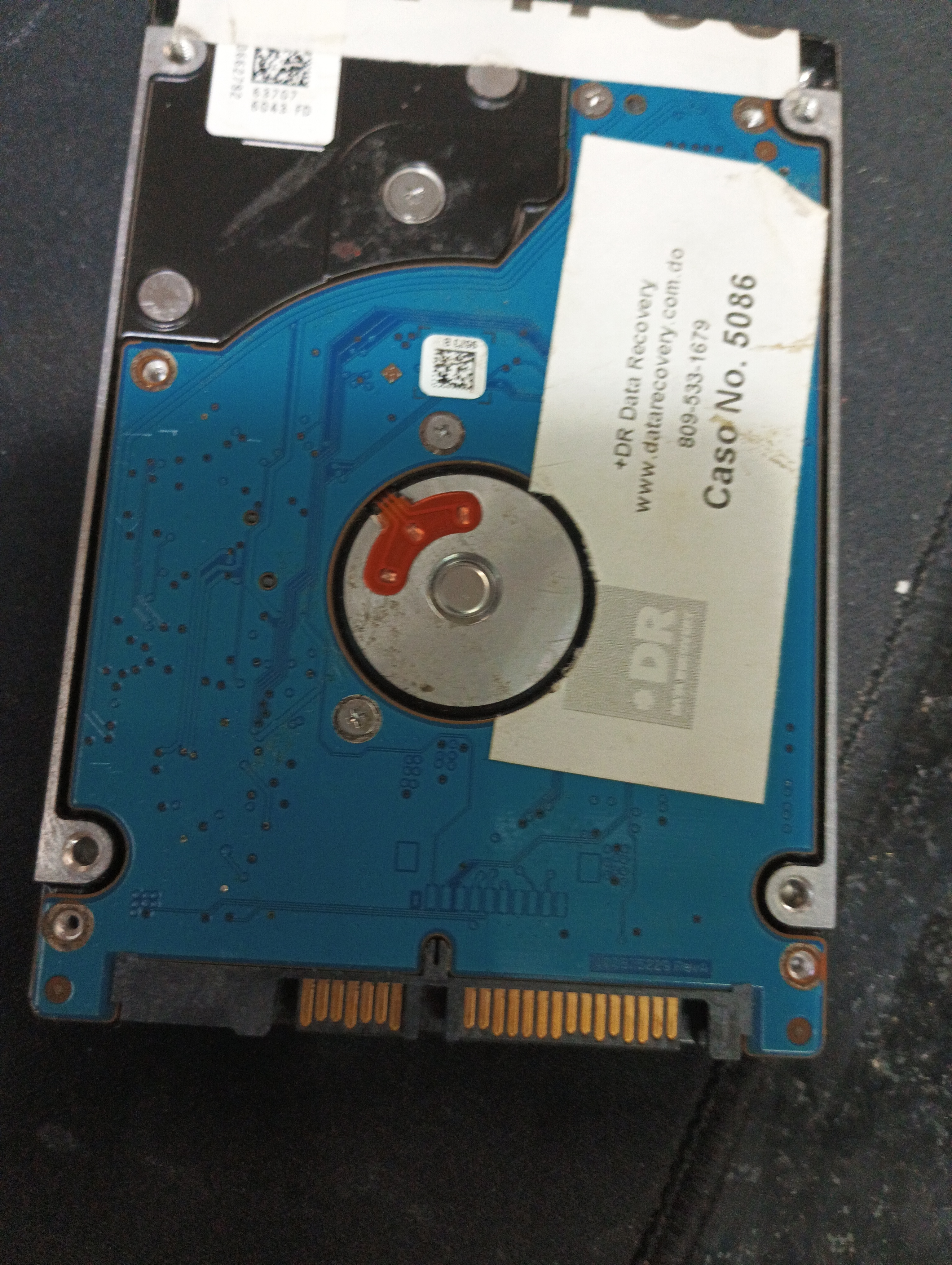 ST9500423AS,  P/N: 9TT143-033,  FW: 0005DEM1,  Serial: 6WR1SL68,  500GB 2.5,  PCB: 100675229- REV A,