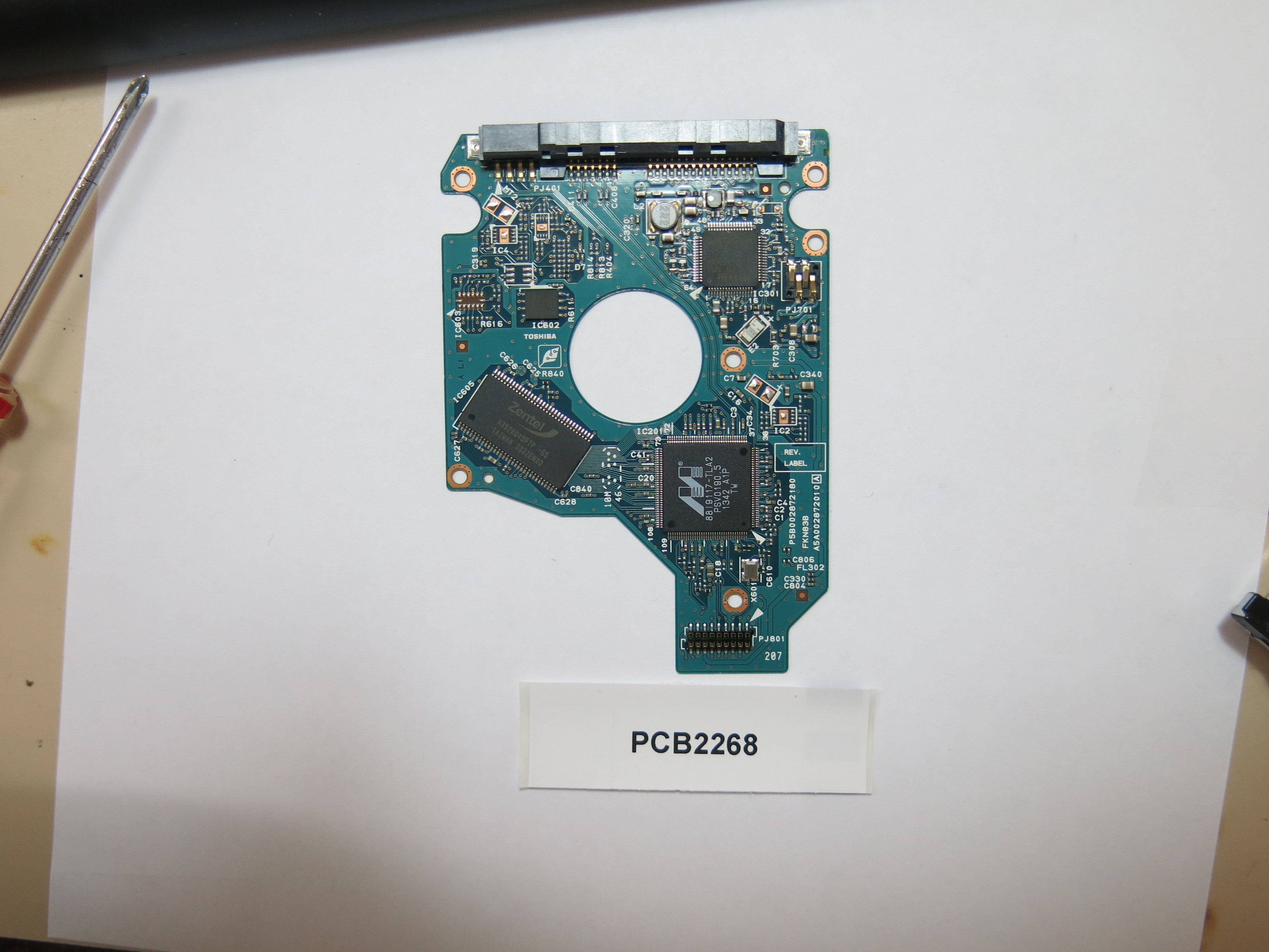 TOSHIBA MK3261GSYN HDD2F23 D UF01 T, MH000D PCB