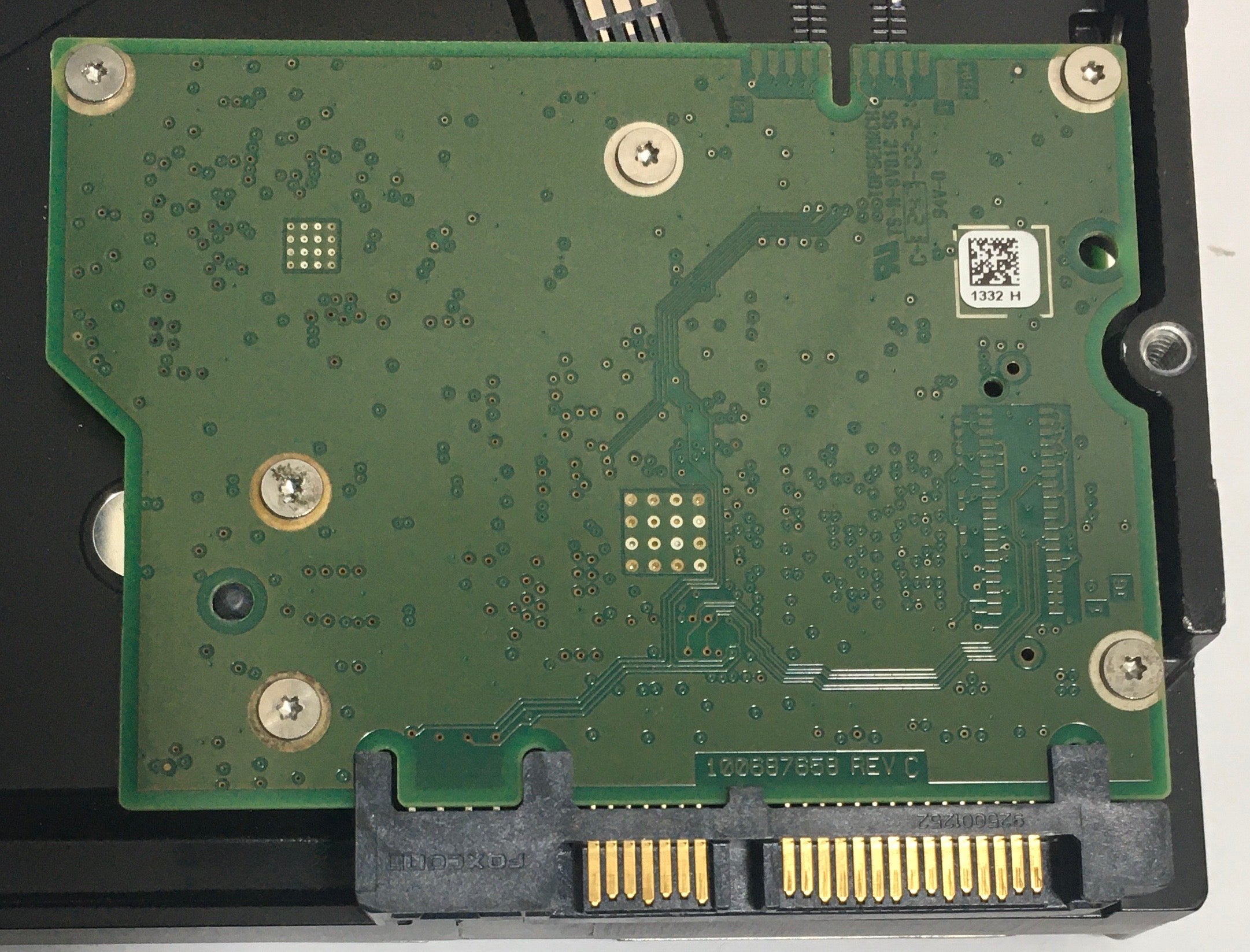 ST2000VM003,  P/N:1CT164-262,  FW:ES22,  Serial:W1H0P23E,  2000GB 3.5,  PCB:100687658- REV C