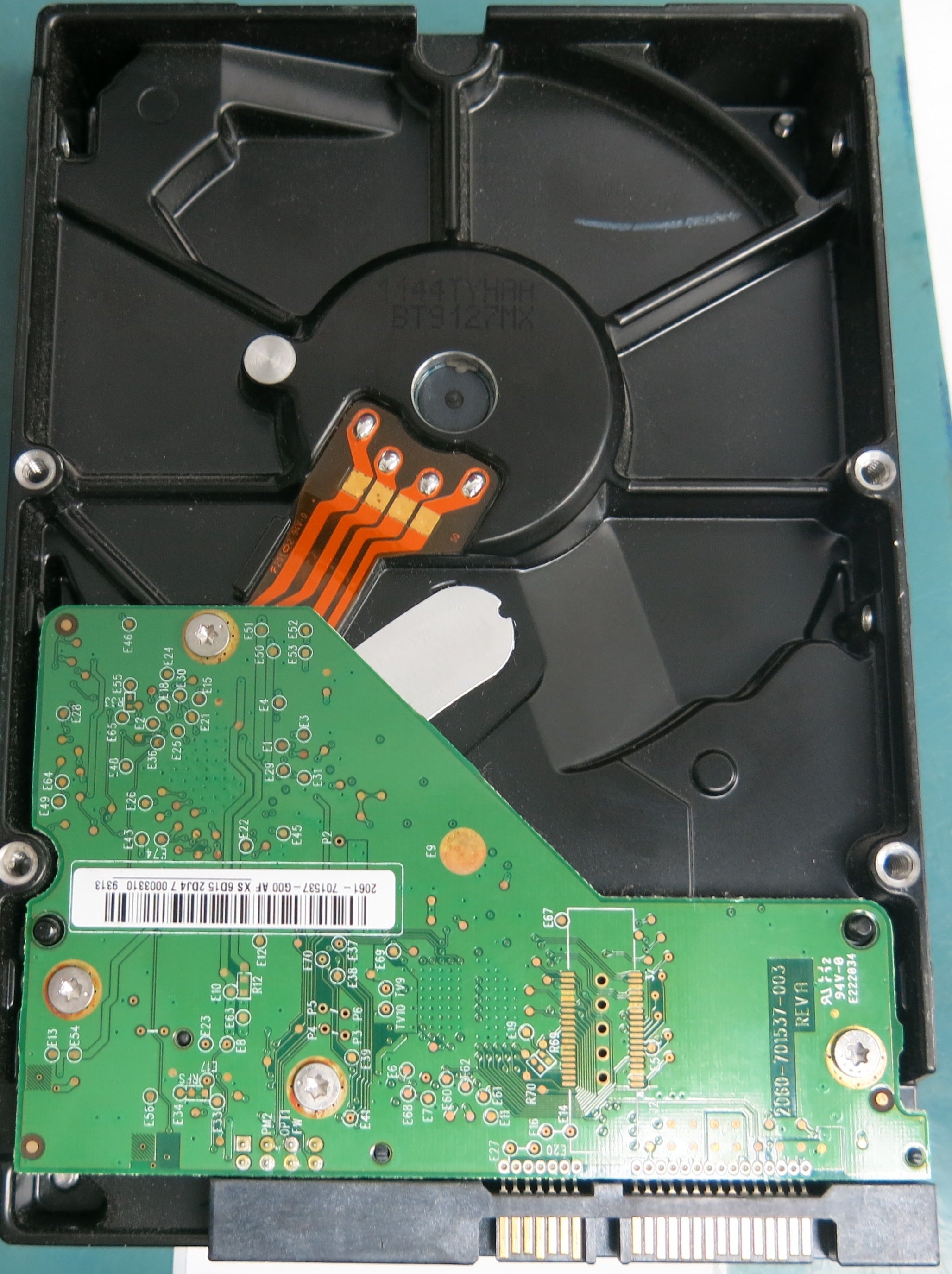 Model:  WD2500AAJS-61B4A0  DCM HBRNHTJCHN  Serial Number: WCAT18862796  250.0GB 3.5  PCB 2060-701537-003 REV A  DR1750@
