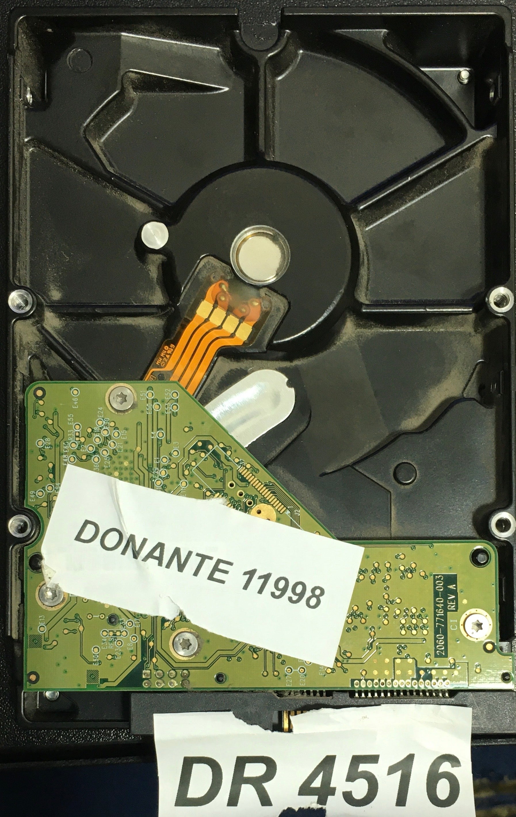 WD2500AKX-75U6AA0  Serial:WD-WCC2F1328920  250GB 3.5  PCB: 2060-771640-003 REV A