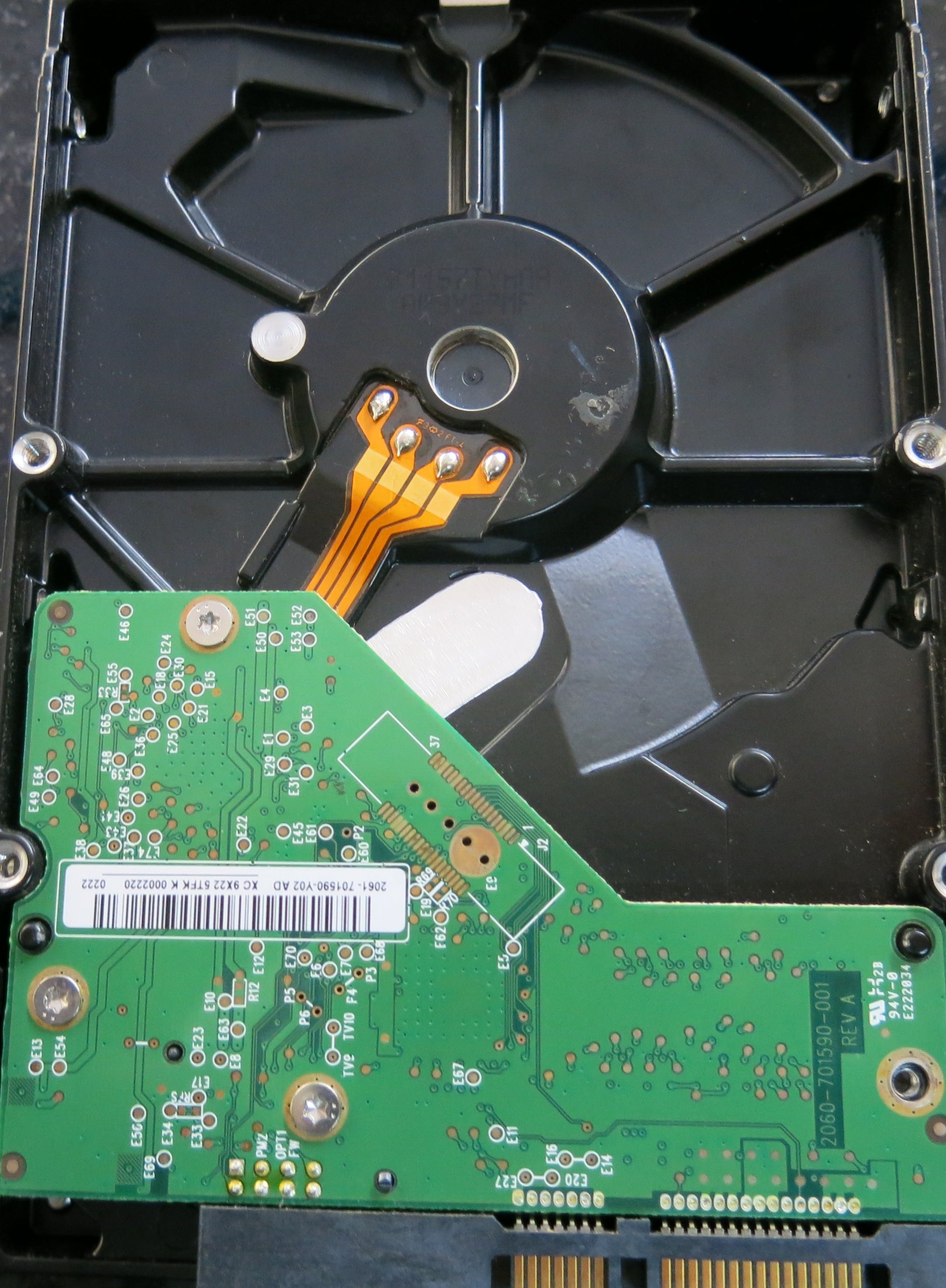 WD3200AAKS-61L9A0 PCB : 2060-701590-001 Serial Number : WCAV2C377348 320GB