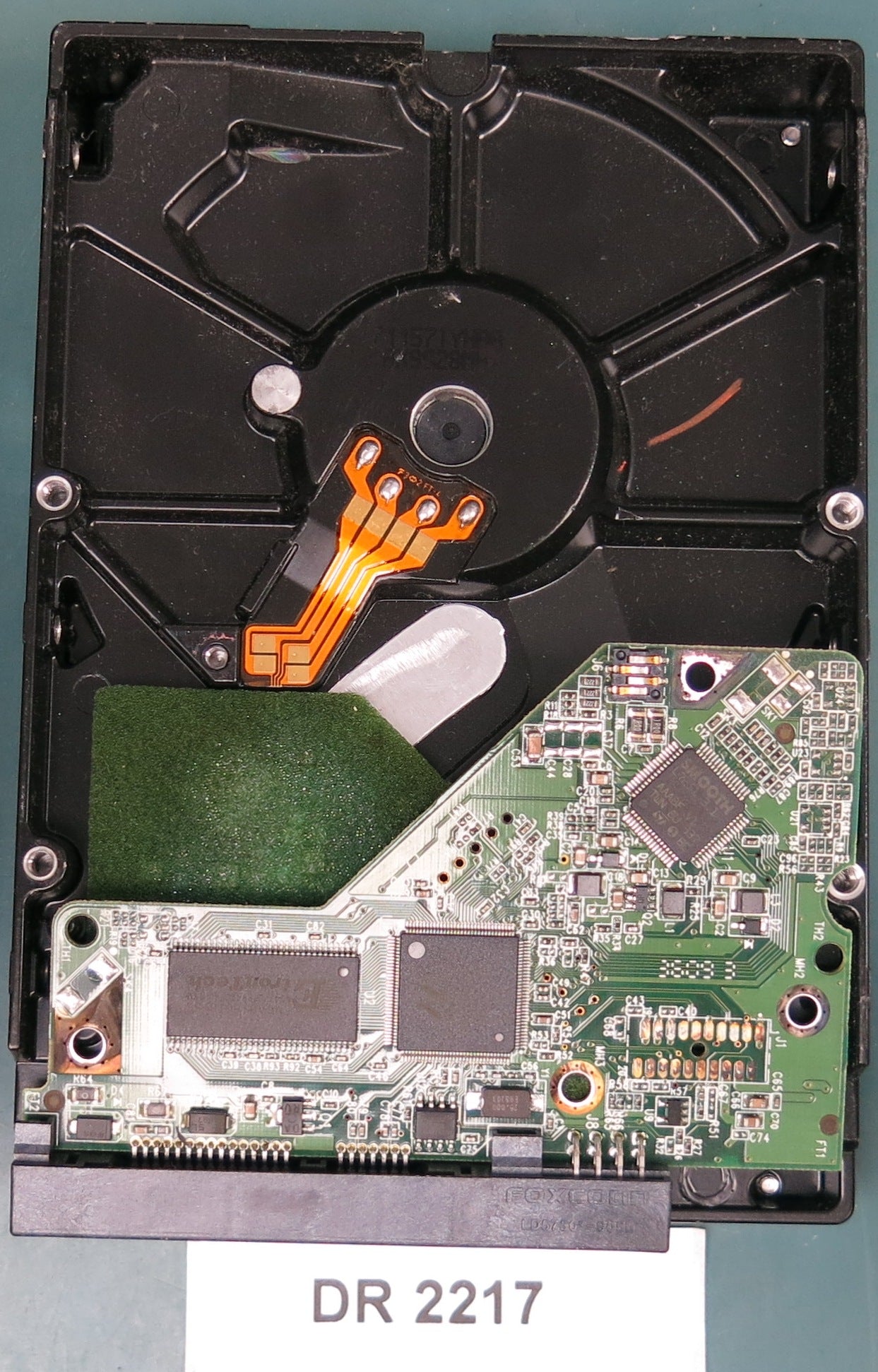WD3200AAKS-61L9A0,  Serial Number: WCAV27170664,  350GB 3.5,  PCB 2060-701590-001 REV A