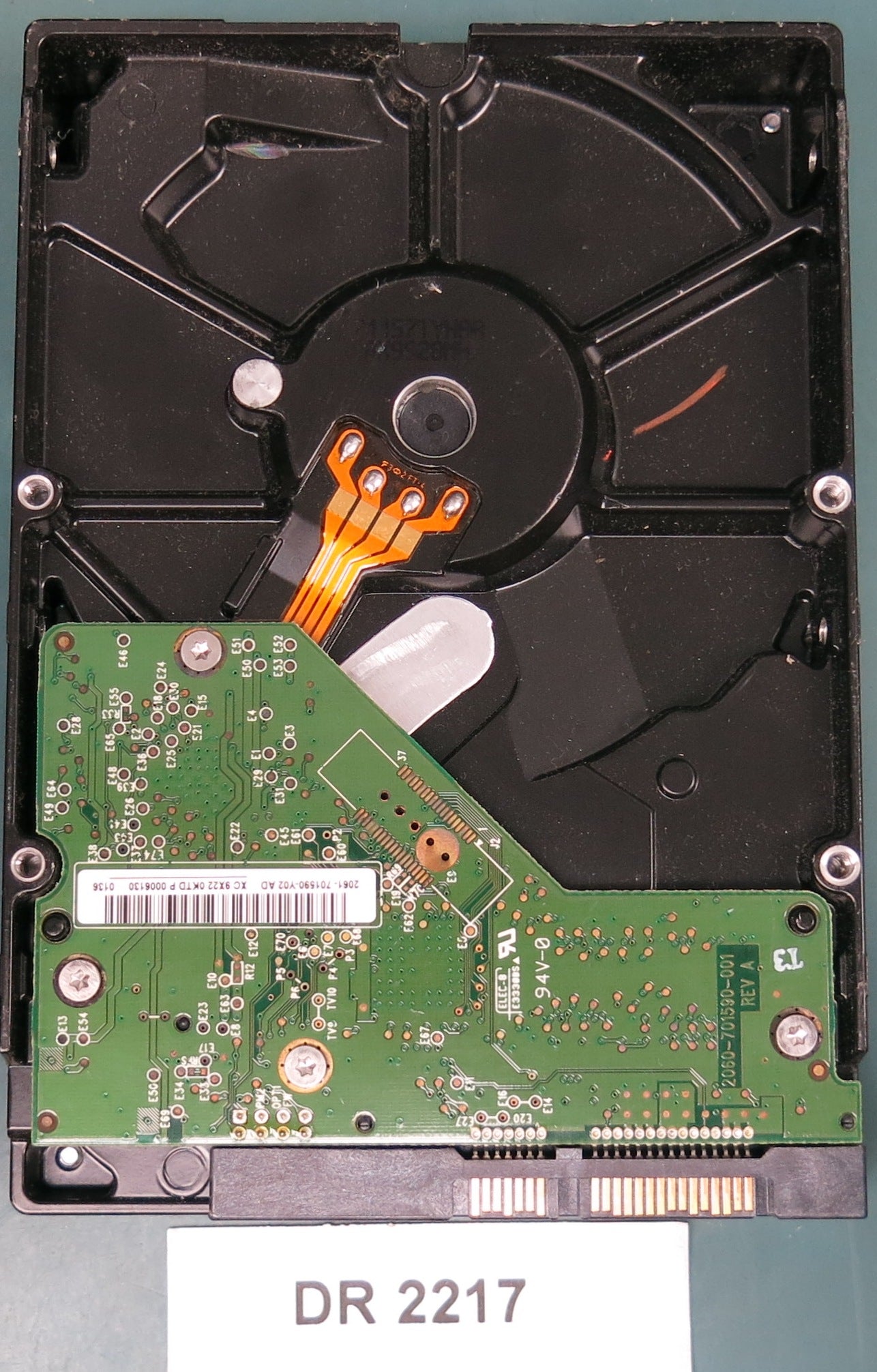 WD3200AAKS-61L9A0,  Serial Number: WCAV27170664,  350GB 3.5,  PCB 2060-701590-001 REV A