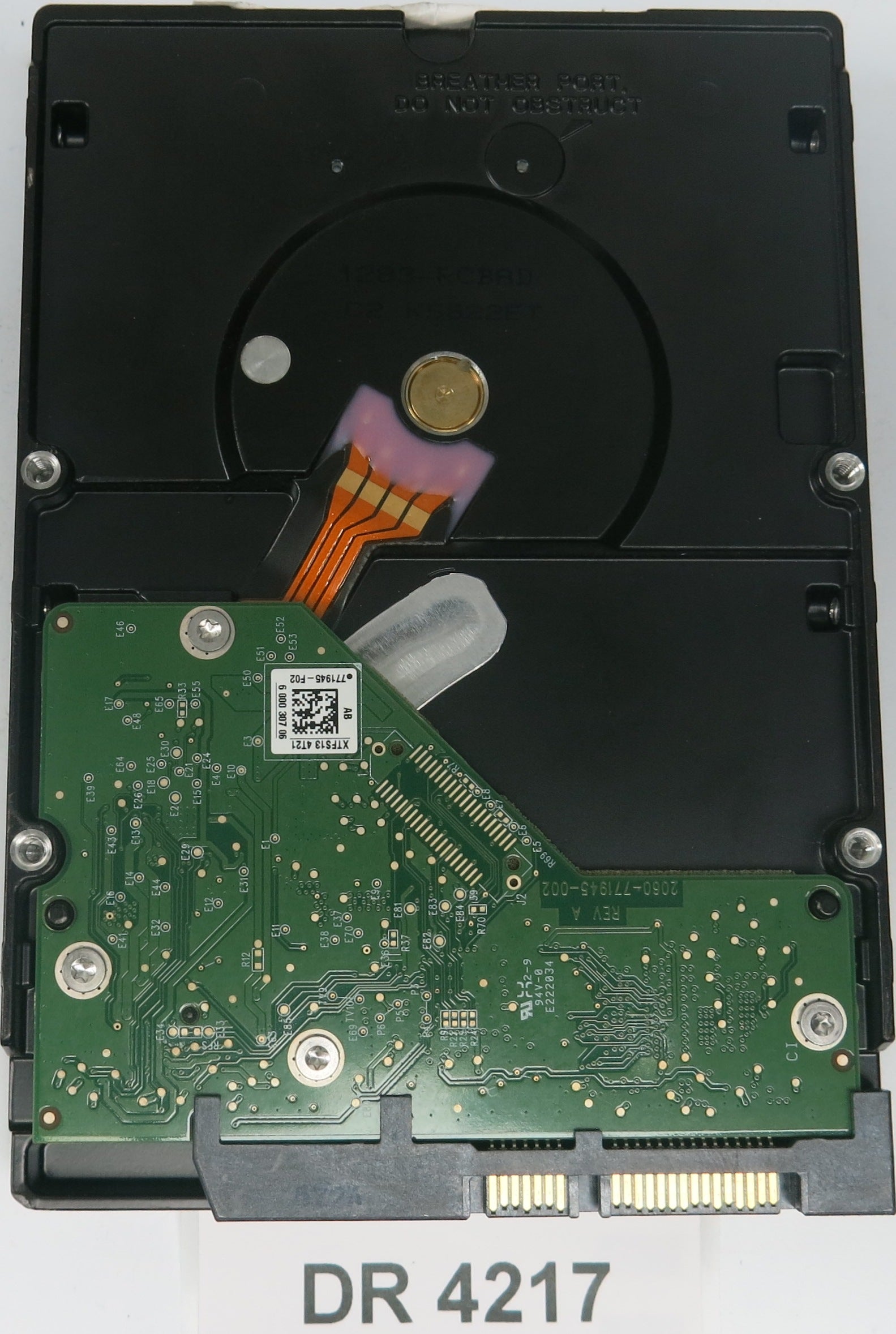 WD40EFRX-68WT0N0,  DCM: HHRNNT2MHB,  Serial: WCC4E7UYL55D,  4.0TB 3.5,  PCB 2060-771945-002 REV A